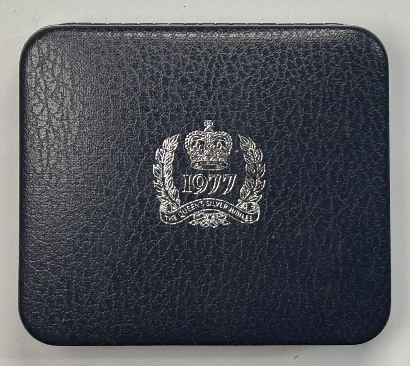 S&S Numismatic世界钱币-拍卖 第119期  特克斯和凯科斯群岛1977年 伊丽莎白二世女王登基25周年 25克朗精制纪念银币 43.75克925银