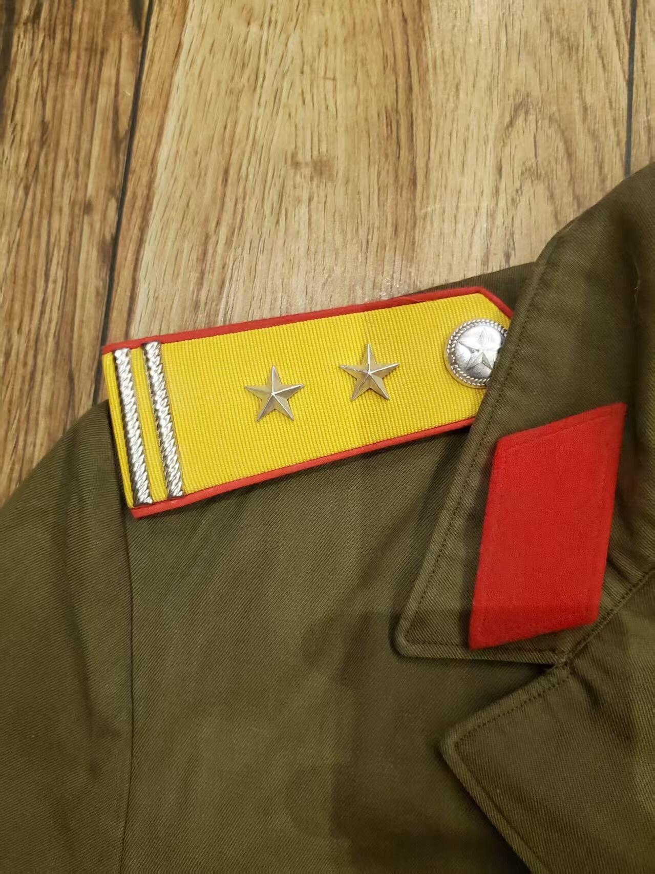 韵星假日拍卖第三十七期 -- Rimey Holidays Auction 37 越南社会主义共和国K94陆军步兵中校常服一套 带裤子 领章肩章齐全 最经典的系列 