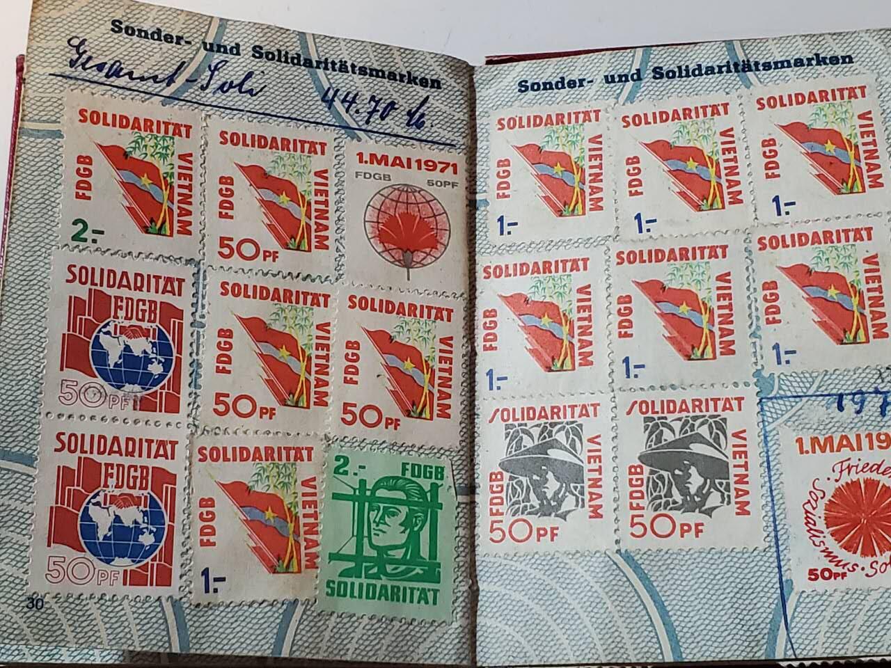 韵星假日拍卖第三十七期 -- Rimey Holidays Auction 37 民主德国工会40年荣誉成员证章带证 证少见 贴票很齐 包括支援越南、智利苏德友谊等