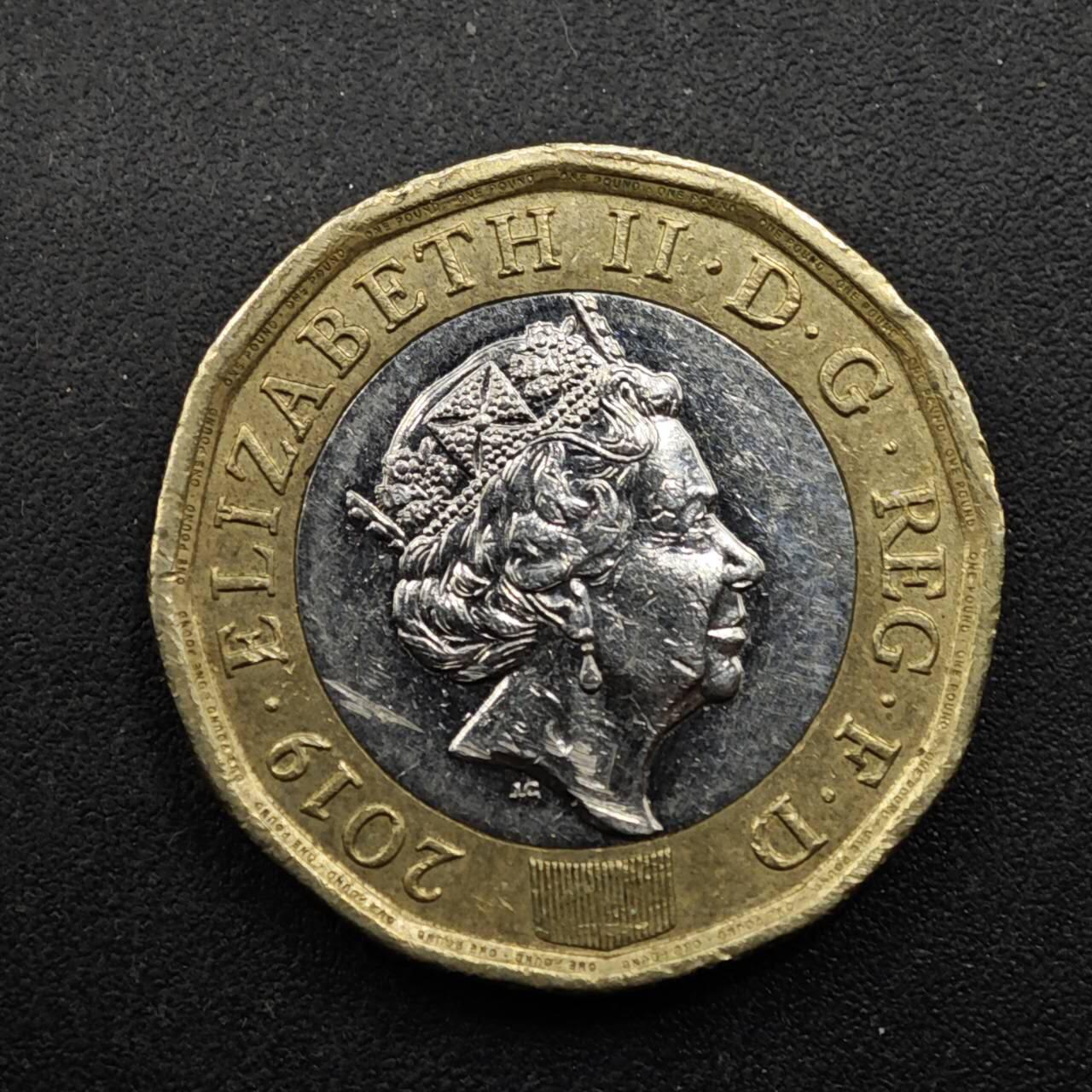 【淘币小摊】实时拍第八百五十拍   散币银币场   满百包邮可预留二周 每周一统一发货   英国2019年一镑双色币