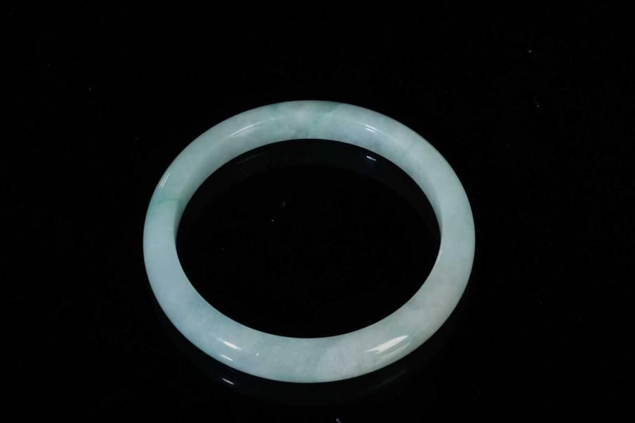 上海都达杂项专场三（全场包邮） 天然冰种带绿翡翠手镯86-38