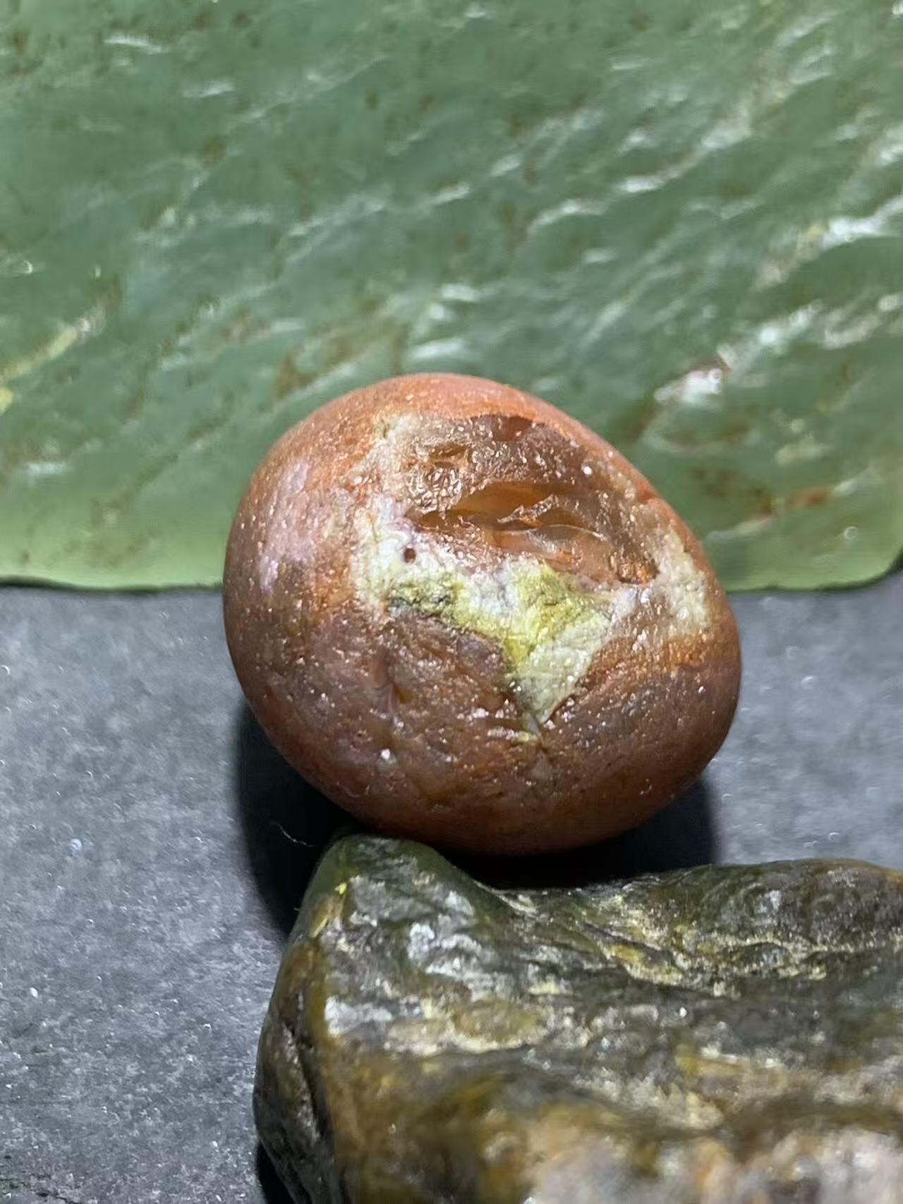 精美水冲籽川料南红玛瑙原石一颗