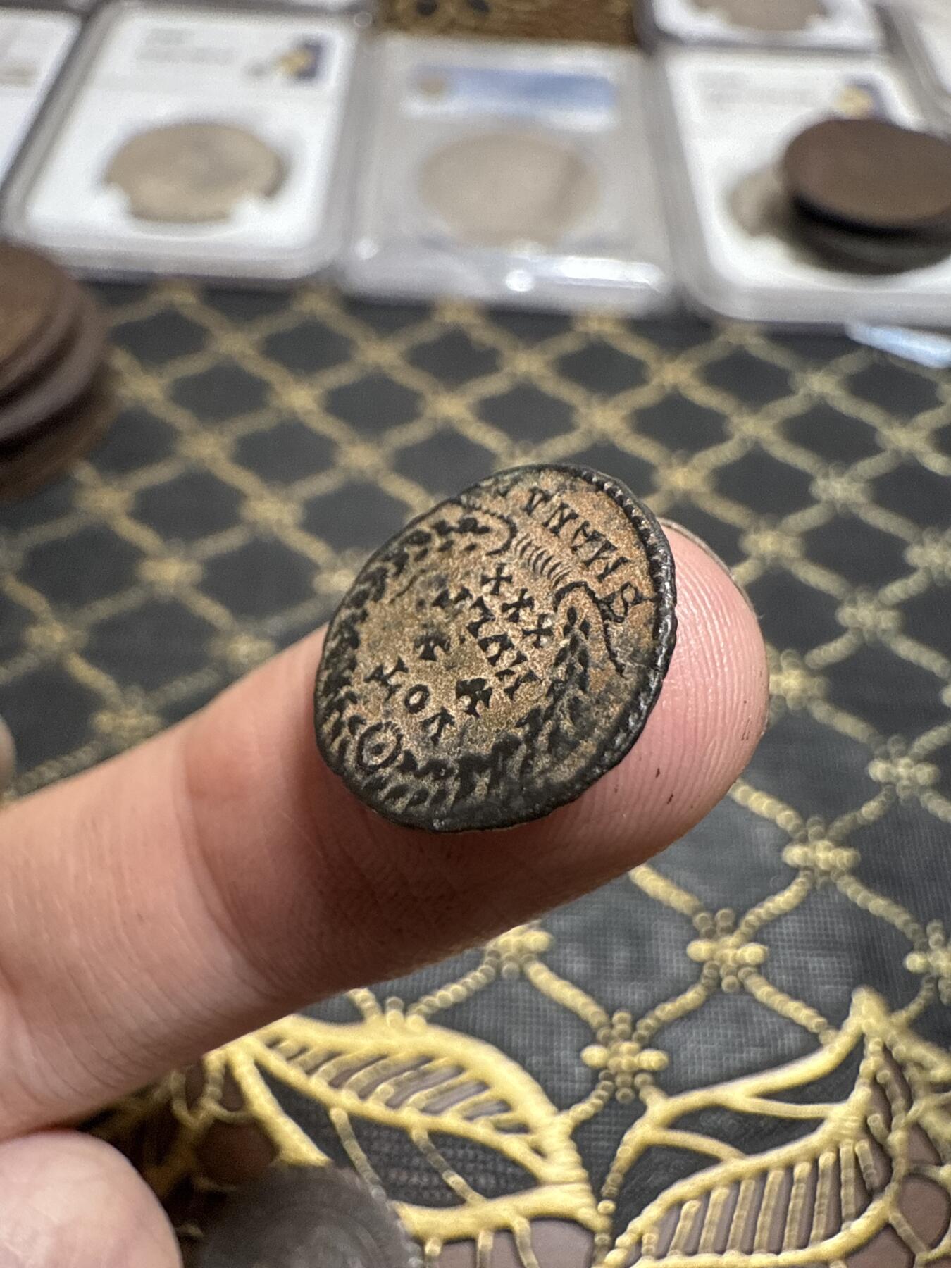 南宋泉阁俄币 外币 国币 专场第二十一期 【送拍无额外佣金】 古罗马 公元337-340年 君士坦丁二世誓愿铜币 背逆 个头偏大 细节还不错 好品