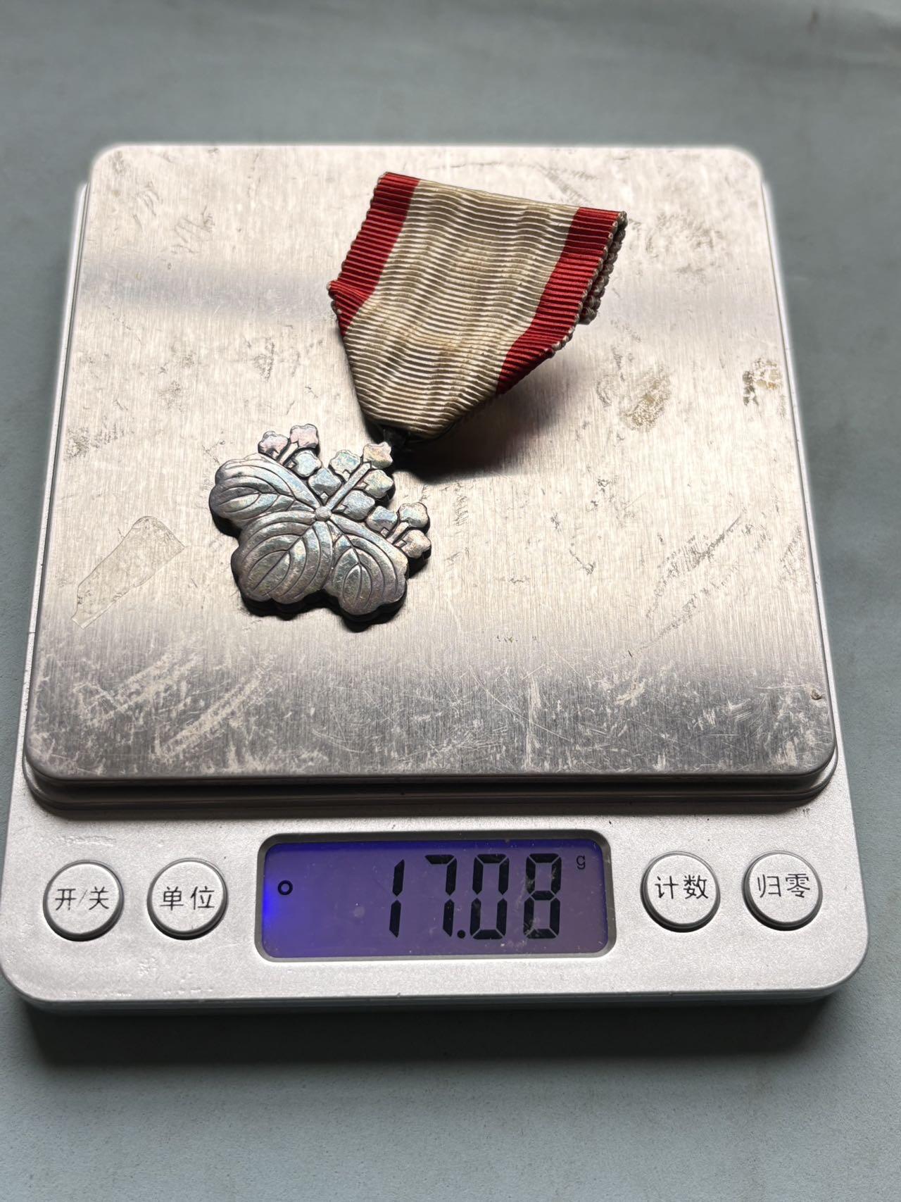 盛世勋华——号角文化勋章邮票专场拍卖第300期 日本勋八等白色桐叶章 银制 重17克，银价300+，明治大正时期 带原盒