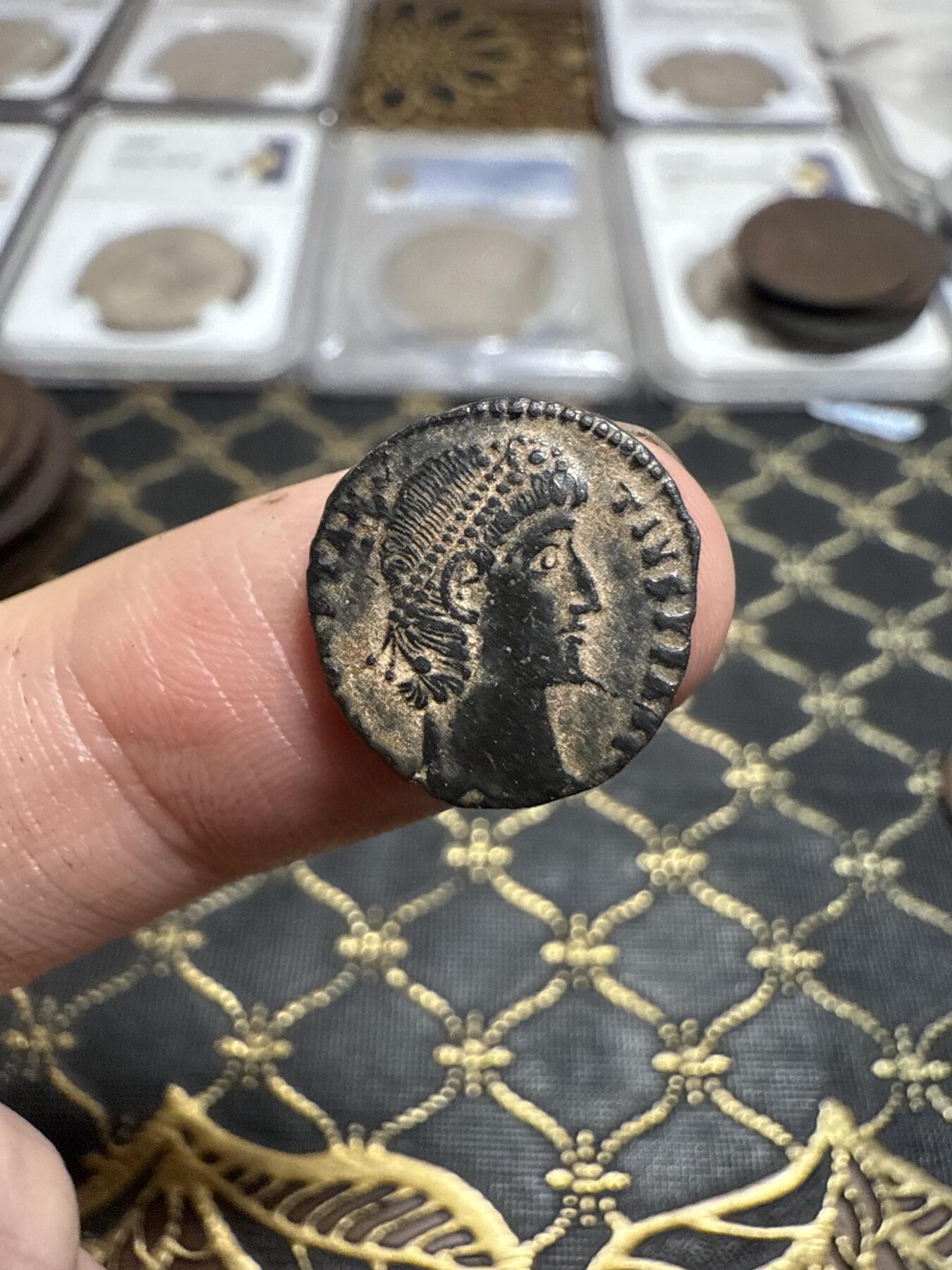 南宋泉阁俄币 外币 国币 专场第二十一期 【送拍无额外佣金】 古罗马 公元337-340年 君士坦丁二世誓愿铜币 背逆 个头偏大 细节还不错 好品