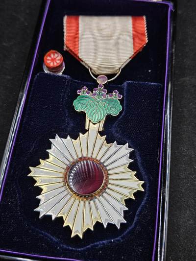 0元起拍勋章 第327期 咸鱼国勋章拍卖专场 1月21日（周三）下午6：00开始 - 稀少 荣典后 旭日双光章 银制带盒略