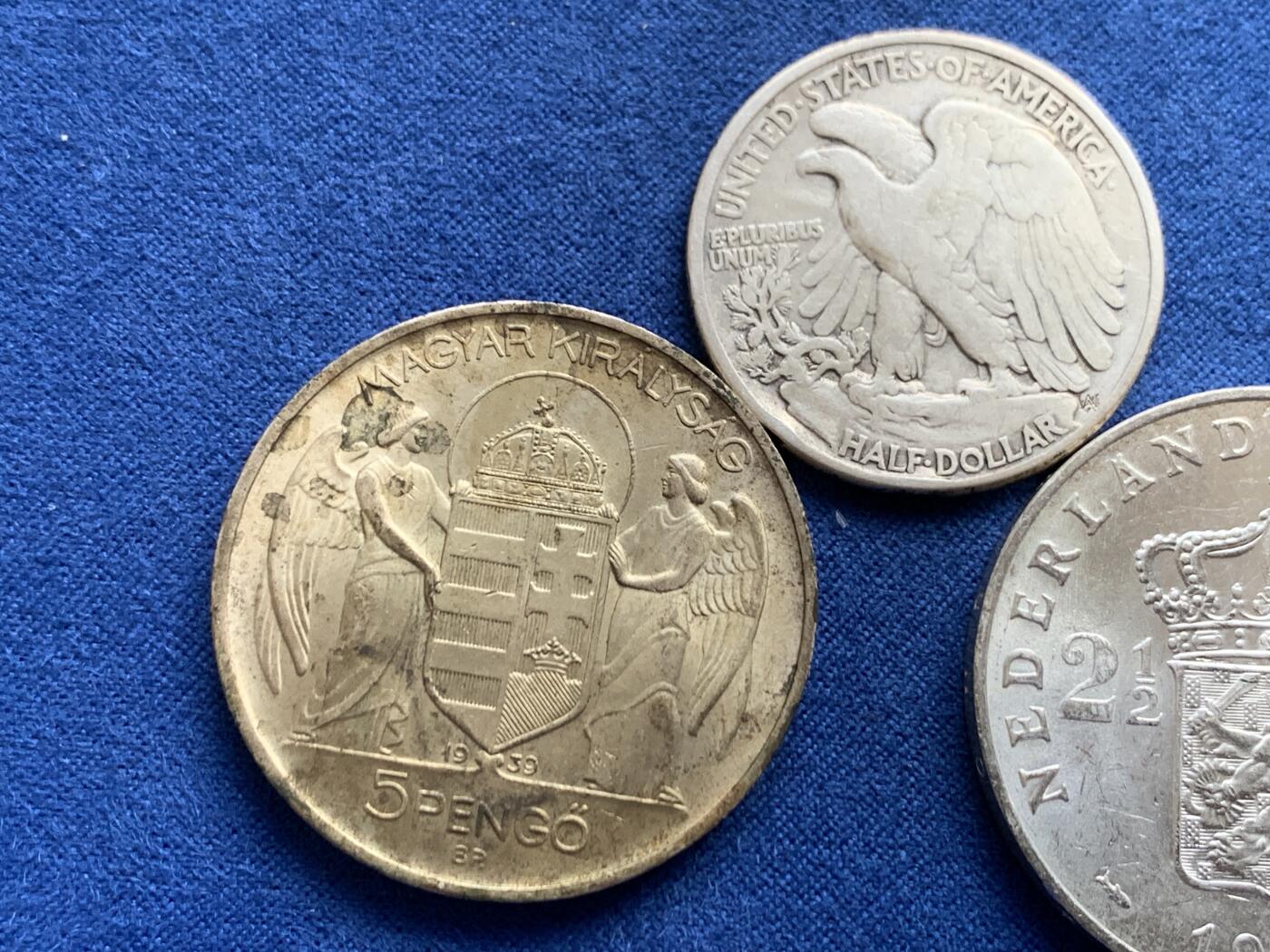 《竞宝斋》第459场 周日，周一，2场连拍 （全场包邮）欢迎送拍 三枚一组 荷兰1964年朱丽安娜2.5盾银币+匈牙利1939年霍尔蒂亲王5潘果银币+美国1941年行走半美元银币