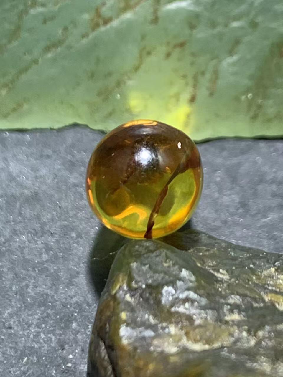 精美乌克兰花珀水滴形镶嵌料吊坠一个