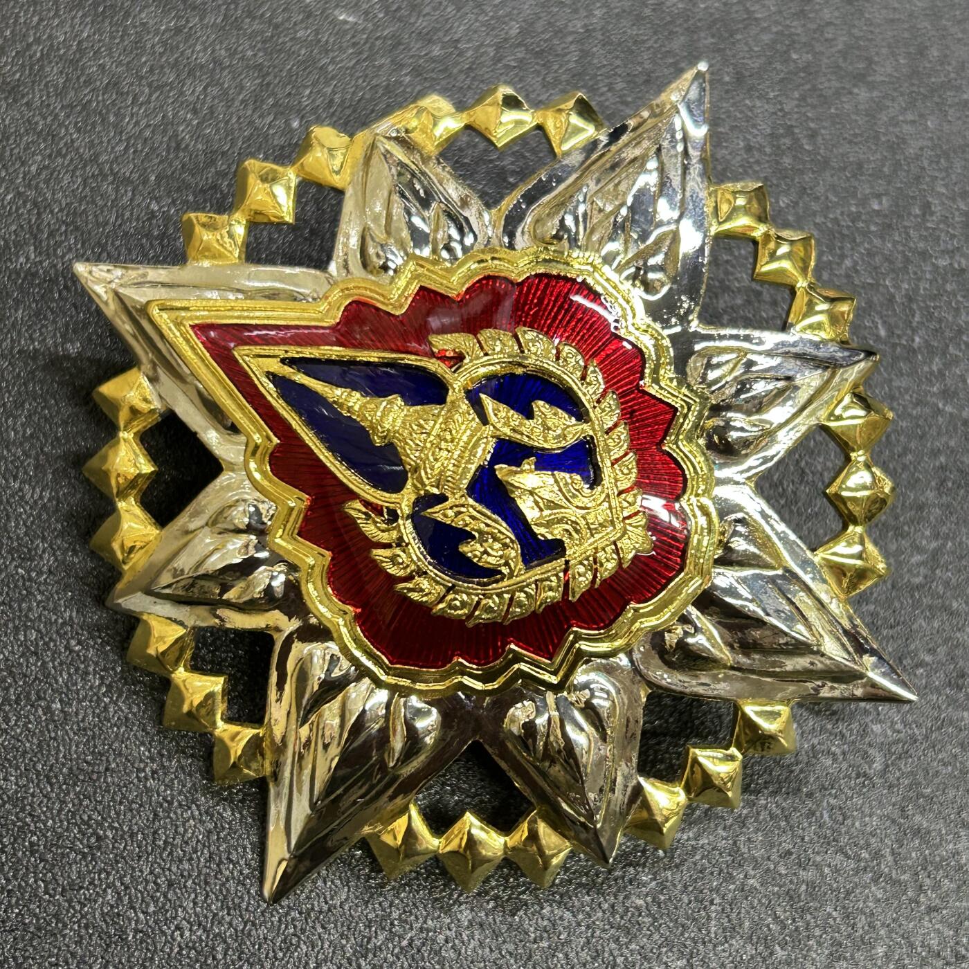 西秦中古拍卖第七十三期 泰国一等王冠勋章星芒章 现代版本