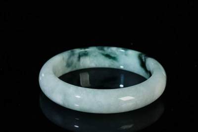 上海都达杂项专场三十四【年后发货全场包邮】  天然冰糯种带绿翡翠手镯68-40