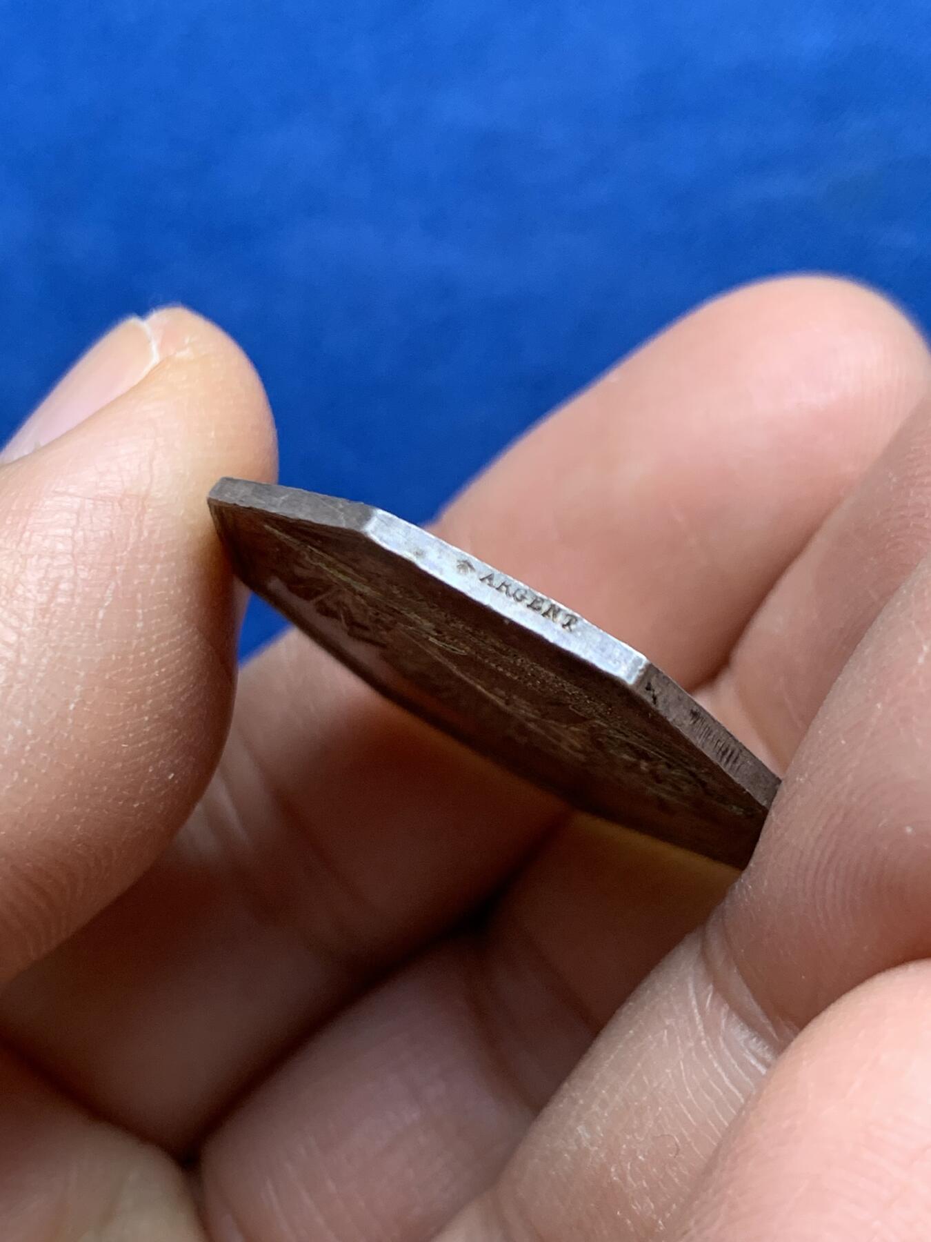 《竞宝斋》第459场 周日，周一，2场连拍 （全场包邮）欢迎送拍 法国农业协会银质八角代币 8.5克 27.7mm 蜜蜂银标