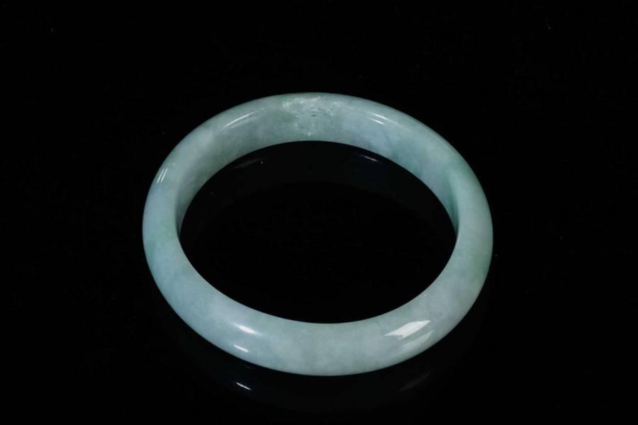 上海都达杂项专场三（全场包邮） 天然冰绿种翡翠蛋形手镯86-42