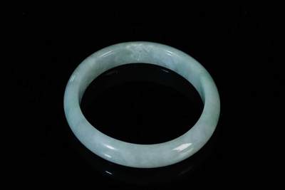 上海都达杂项专场三十四【年后发货全场包邮】  天然冰绿种翡翠蛋形手镯86-42