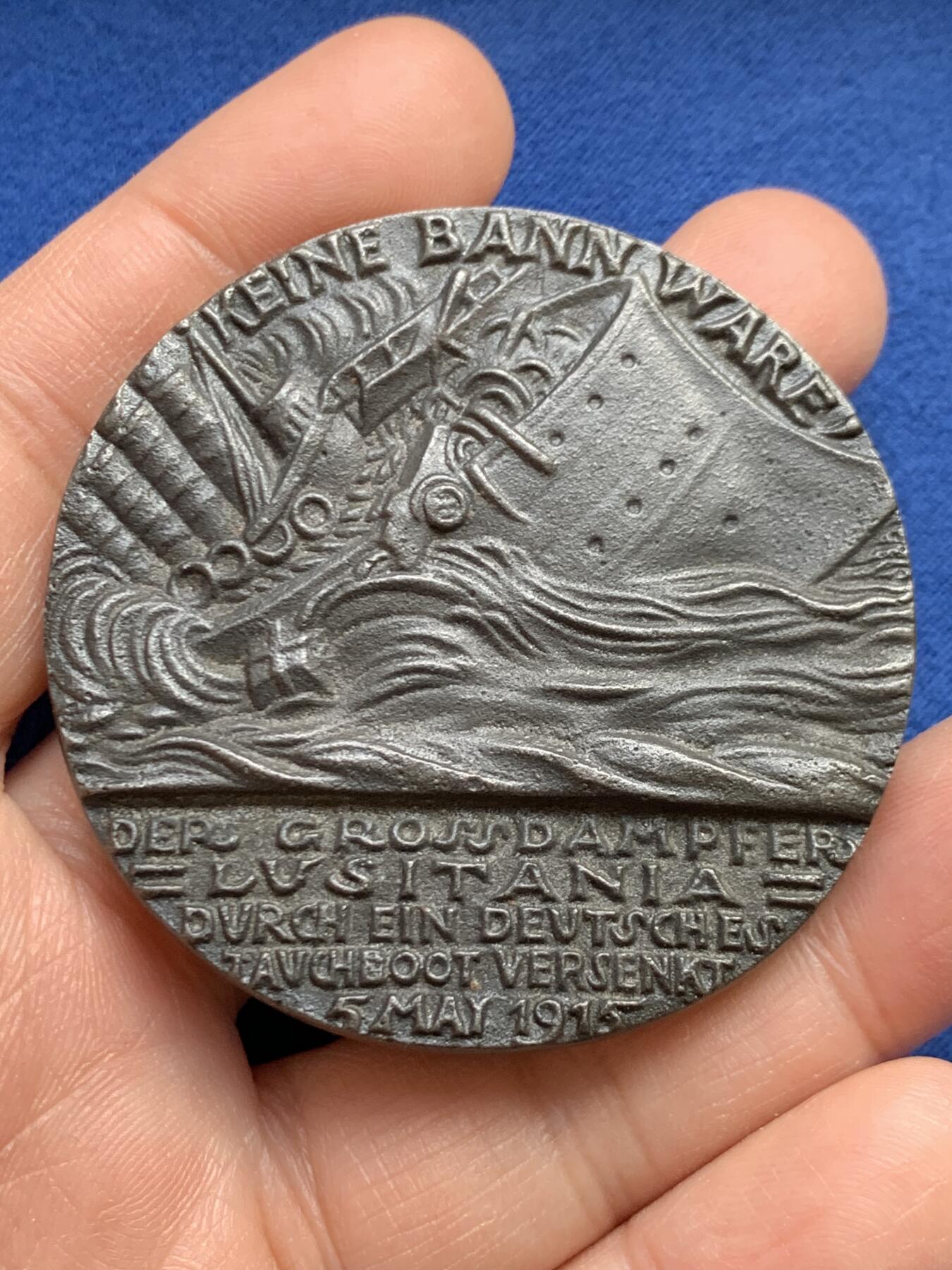 《竞宝斋》第459场 周日，周一，2场连拍 （全场包邮）欢迎送拍 德国 1915 死亡船票 铸铁章 卡尔歌茨作品 78.1克 55.2mm 铁章有这个品相不易