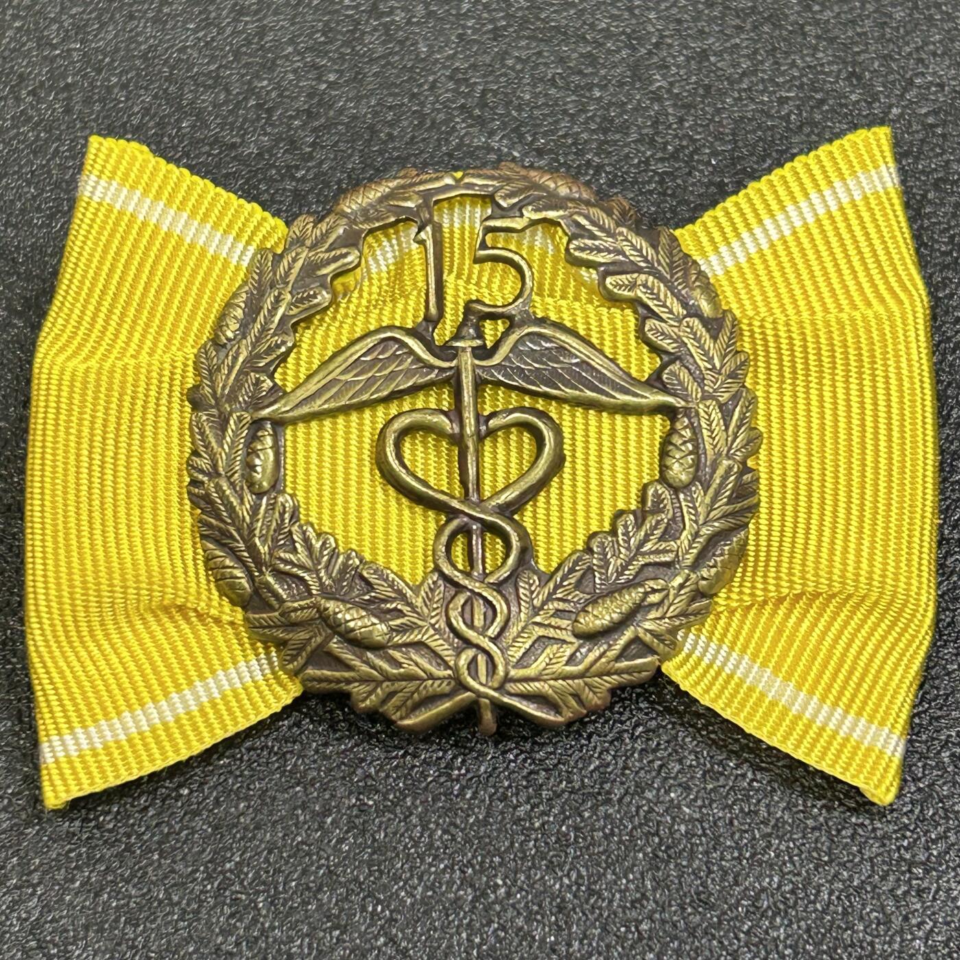 西秦中古拍卖第七十三期 芬兰商会服务15年荣誉证章