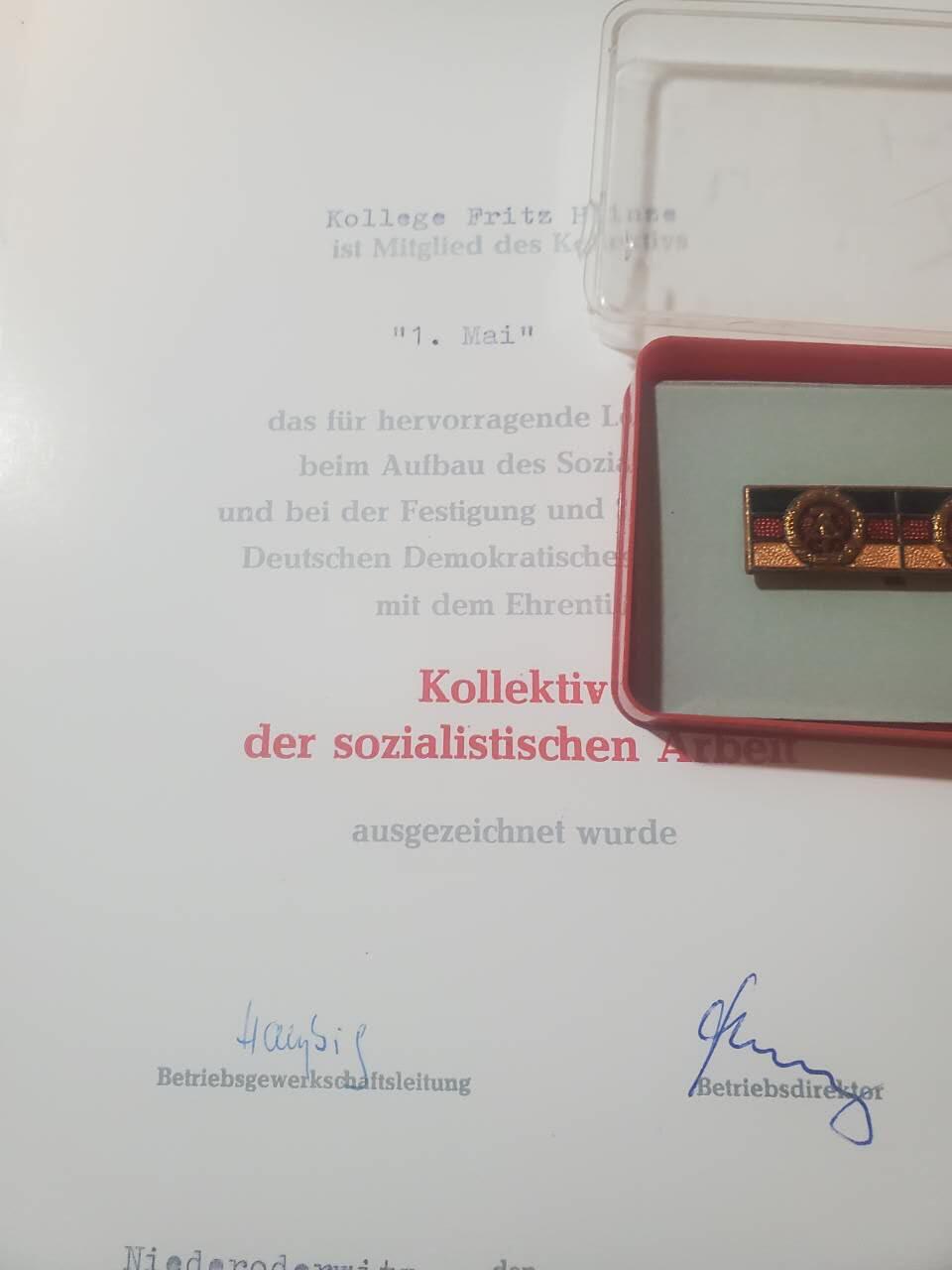 韵星假日拍卖第三十七期 -- Rimey Holidays Auction 37 民主德国连续获得两次集体劳动荣誉奖章略/挂带证书一套