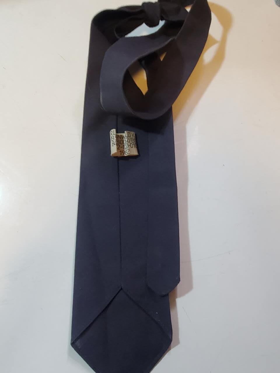 韵星假日拍卖第三十七期 -- Rimey Holidays Auction 37 民主德国国家人民军领带一条 带厂标