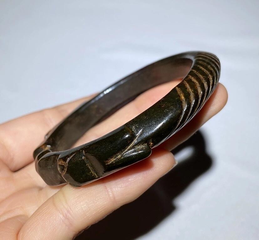 江南站杂件场 玉手镯