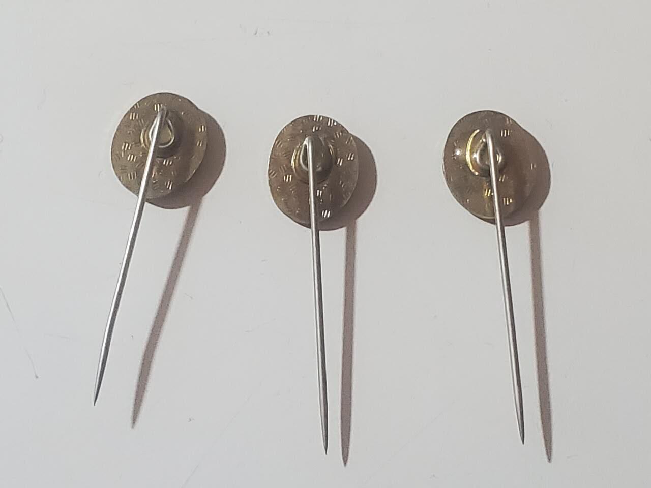 韵星假日拍卖第三十七期 -- Rimey Holidays Auction 37 民主德国金级体能证章插针一组三枚 少见黑底版本