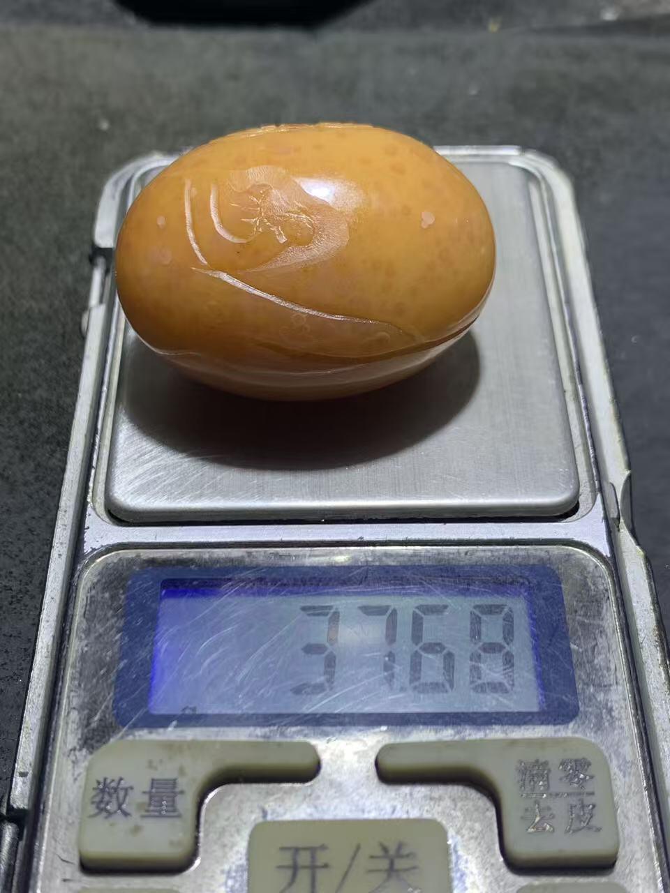 精美鱼籽纹冻料战国红玛瑙手工雕刻福在眼前大蛋形珠一个！