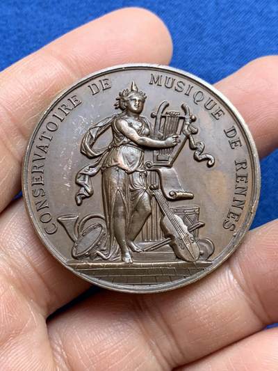 《竞宝斋》第459场 周日，周一，2场连拍 （全场包邮）欢迎送拍 - 法国雷恩市音乐节铜章 37克 42.2mm 铜标边铭