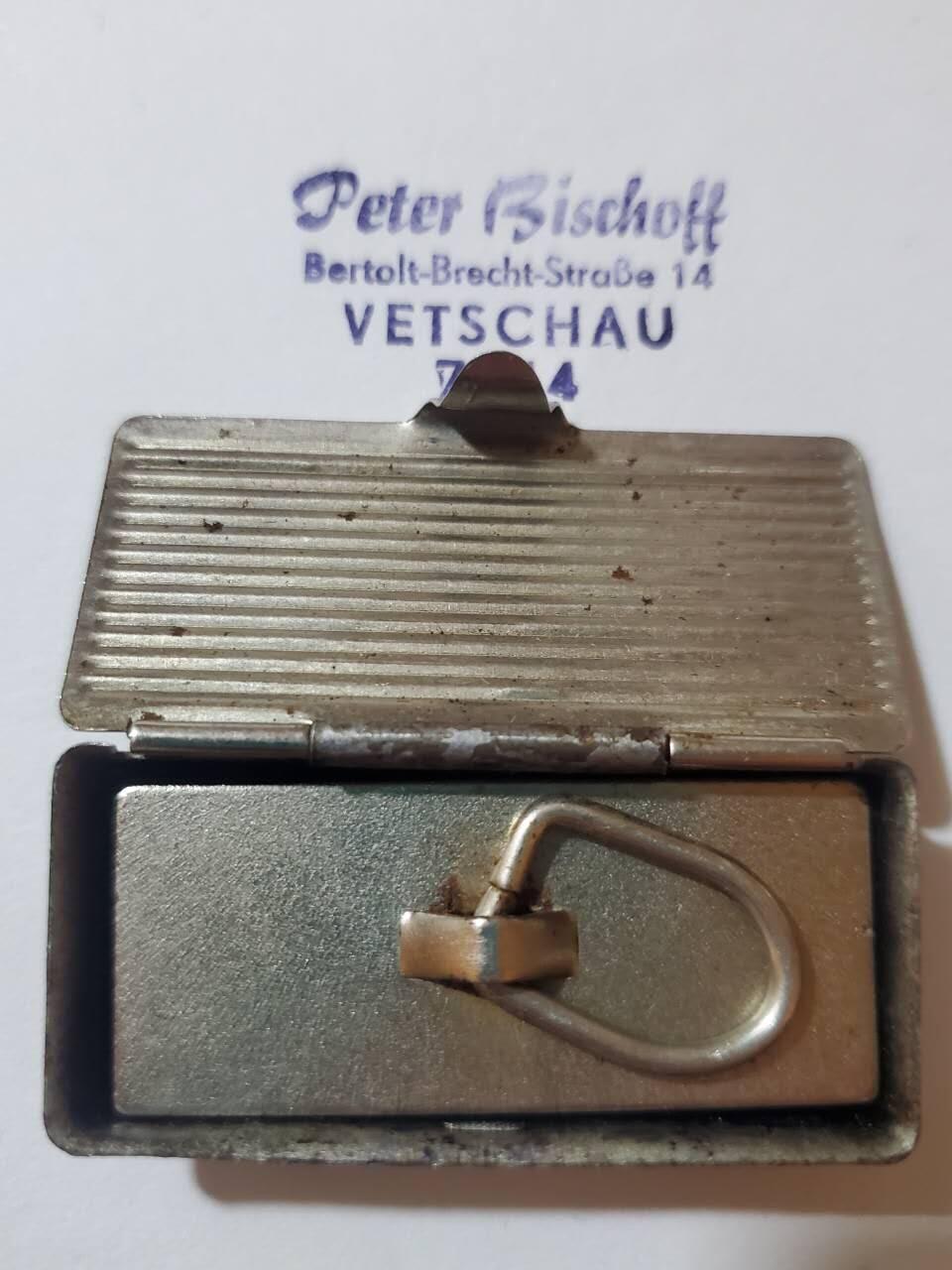 韵星假日拍卖第三十七期 -- Rimey Holidays Auction 37 Nazi德国奥运会帆船金牌得主Peter Bicshoff个人印章一枚 非常少见 印泥和印章完好无缺失 可以正常使用 带原盒 原主为著名运动员 在奥林匹克官网和维基均有记录 最后一幅图为其记录