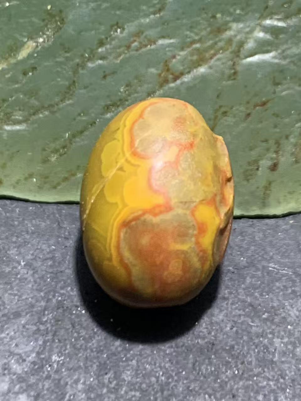 亚光战国红玛瑙手工雕刻行字随形通货珠一颗！