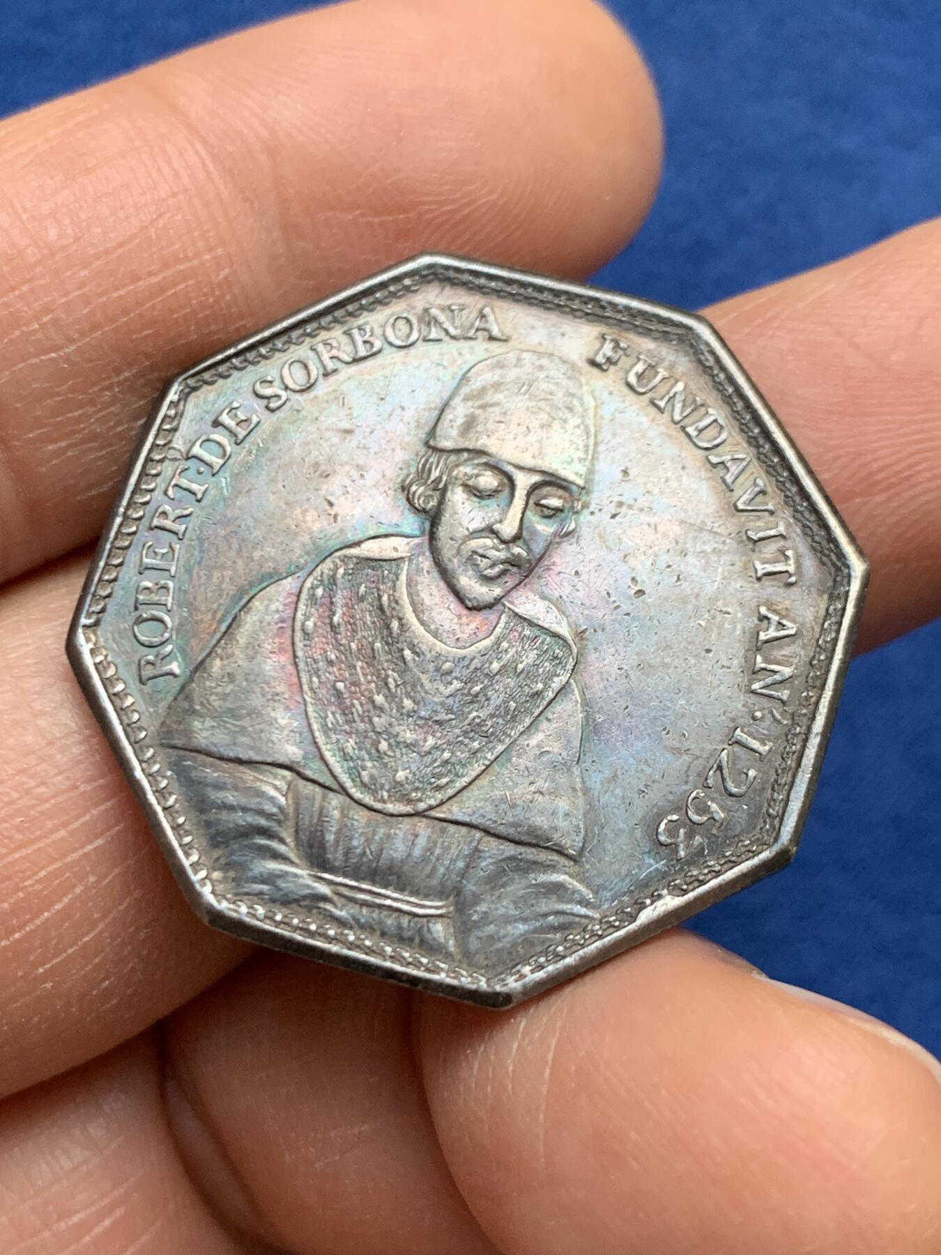 《竞宝斋》第459场 周日，周一，2场连拍 （全场包邮）欢迎送拍 法国大教堂八角银质代币。五彩包浆。早期无边铭。直径32.1mm，重12.75克