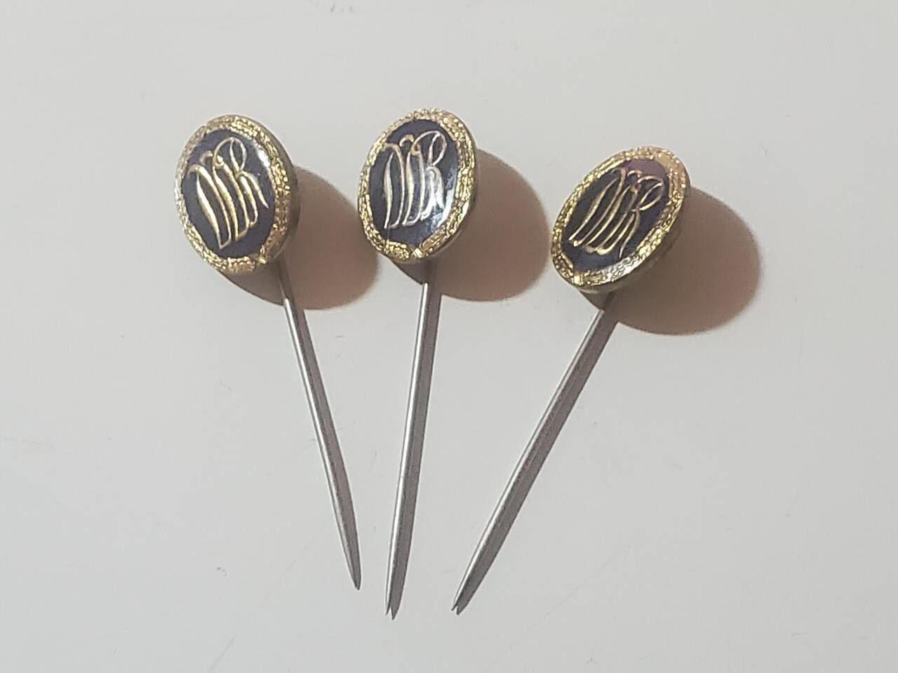 韵星假日拍卖第三十七期 -- Rimey Holidays Auction 37 民主德国金级体能证章插针一组三枚 少见黑底版本