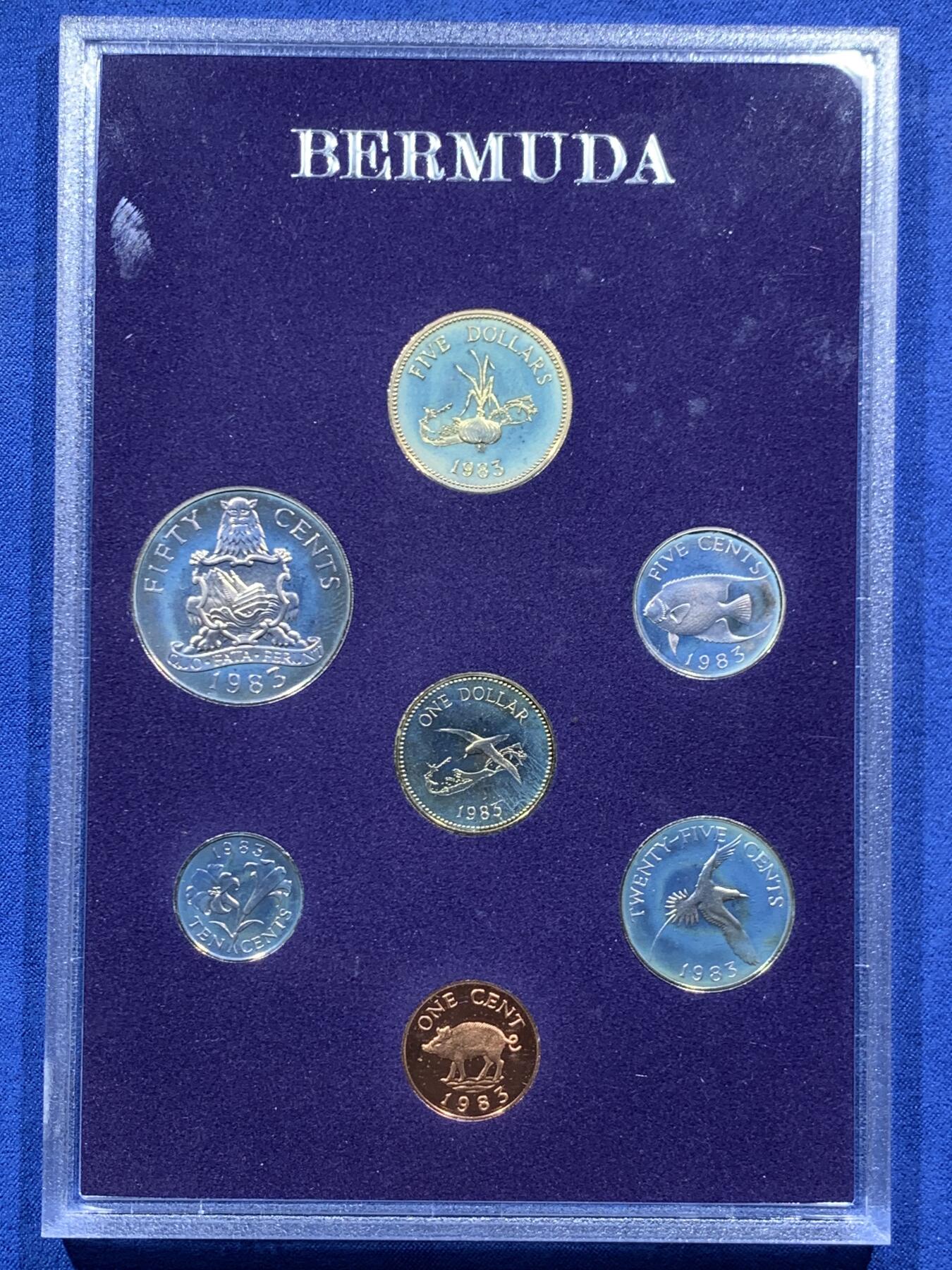 《竞宝斋》第459场 周日，周一，2场连拍 （全场包邮）欢迎送拍 百慕大1983年精制五彩套币，原盒证，一套七枚，淡青色和幽蓝色的包浆美轮美奂，自带大西洋上浓郁的海岛风情