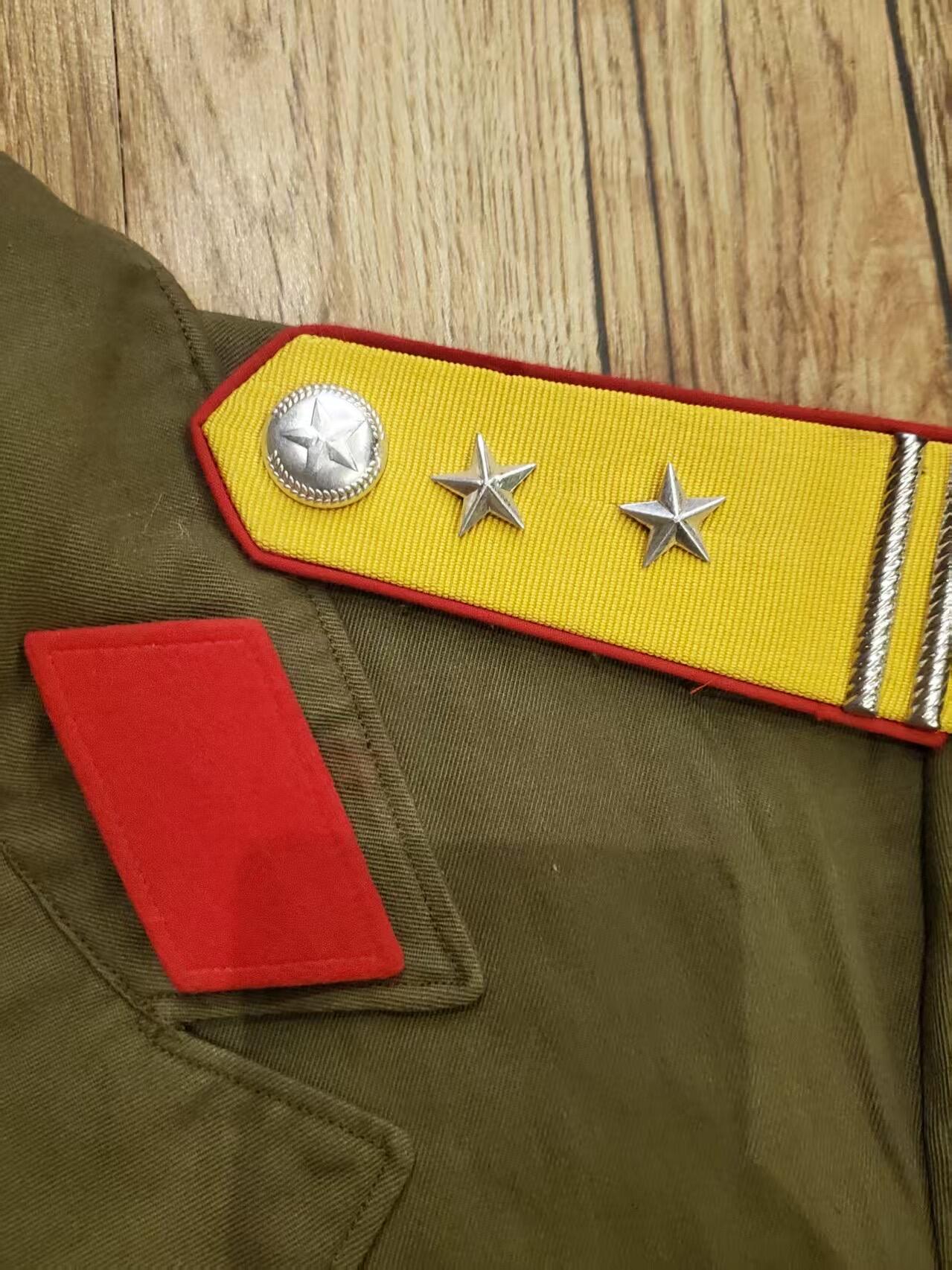 韵星假日拍卖第三十七期 -- Rimey Holidays Auction 37 越南社会主义共和国K94陆军步兵中校常服一套 带裤子 领章肩章齐全 最经典的系列 