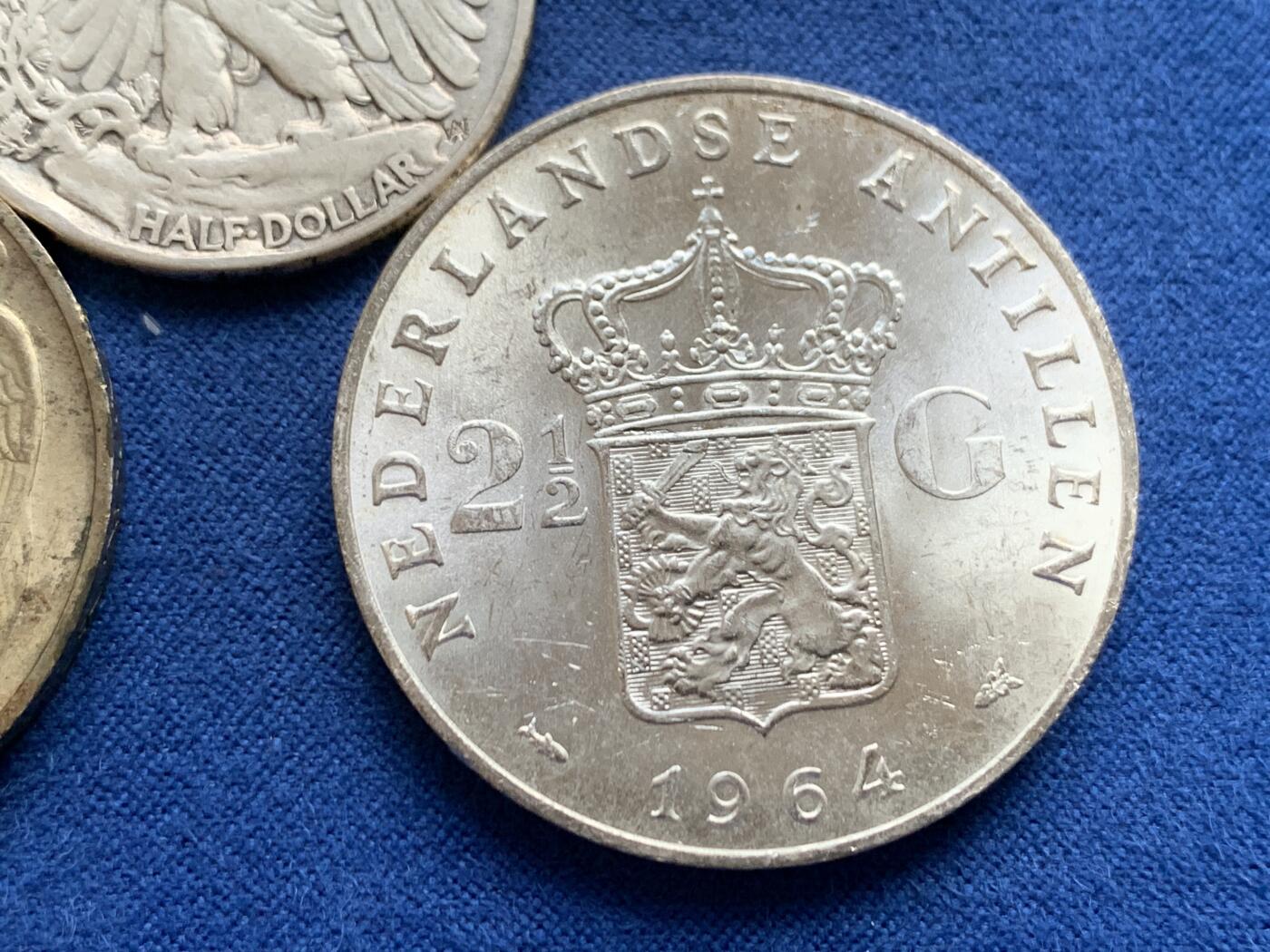 《竞宝斋》第459场 周日，周一，2场连拍 （全场包邮）欢迎送拍 三枚一组 荷兰1964年朱丽安娜2.5盾银币+匈牙利1939年霍尔蒂亲王5潘果银币+美国1941年行走半美元银币