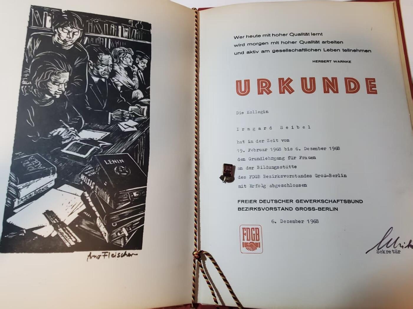 韵星假日拍卖第三十七期 -- Rimey Holidays Auction 37 民主德国工会为妇女进行社会主义教育大证书奖状➕40年荣誉证章一枚 证书很少见