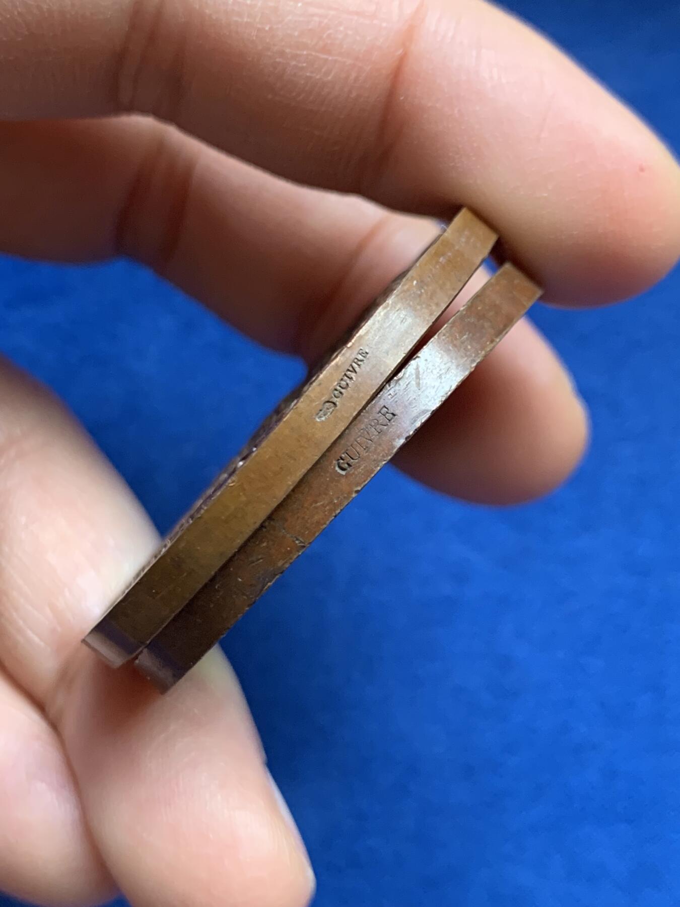 《竞宝斋》第459场 周日，周一，2场连拍 （全场包邮）欢迎送拍 两枚一组 法国城市纪念铜章 总重64克 40mm/42mm 铜标边铭