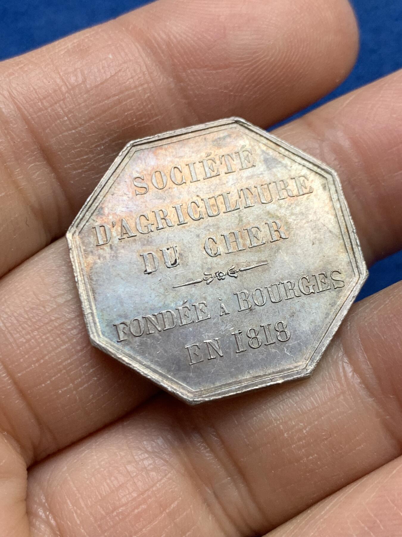 《竞宝斋》第459场 周日，周一，2场连拍 （全场包邮）欢迎送拍 法国农业协会银质八角代币 8.5克 27.7mm 蜜蜂银标