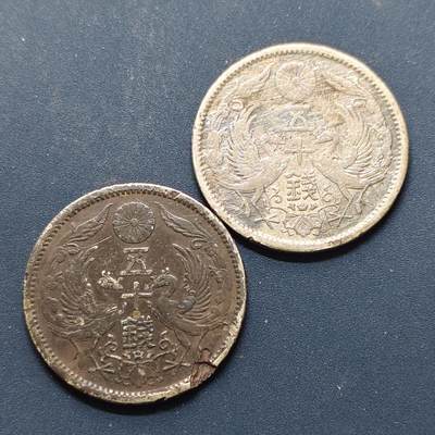【全场包邮】纯粹捡漏拍496场-持续更新中 - 日本大正12-13年双凤五十钱银币2枚一组【24毫米4.95克72%共2枚】