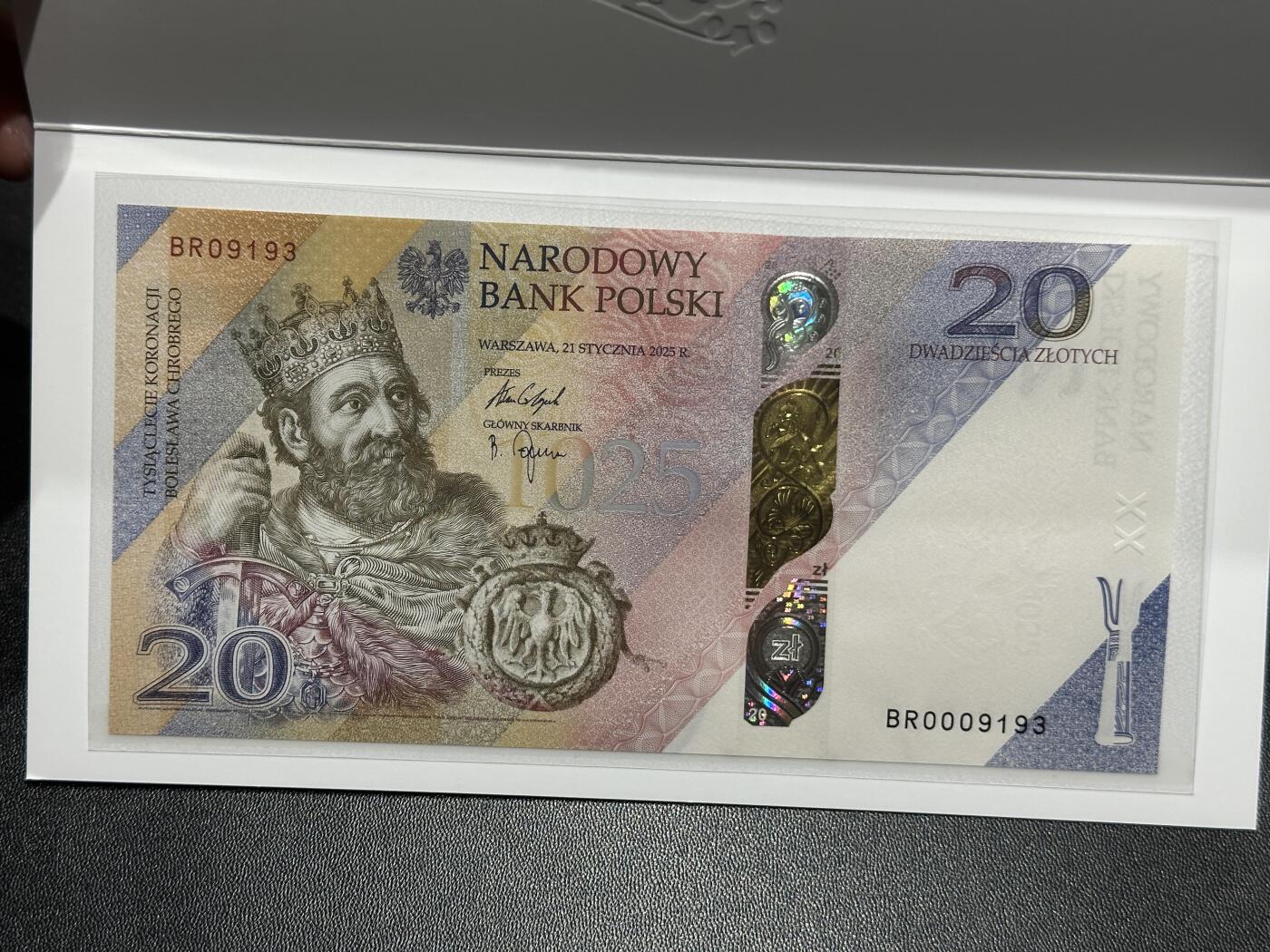 《外钞收藏家》第六百零三期（精选场）（本平台长期征集拍品、欢迎藏友们联系合作） 2025年波兰20 全新UNC 带册子