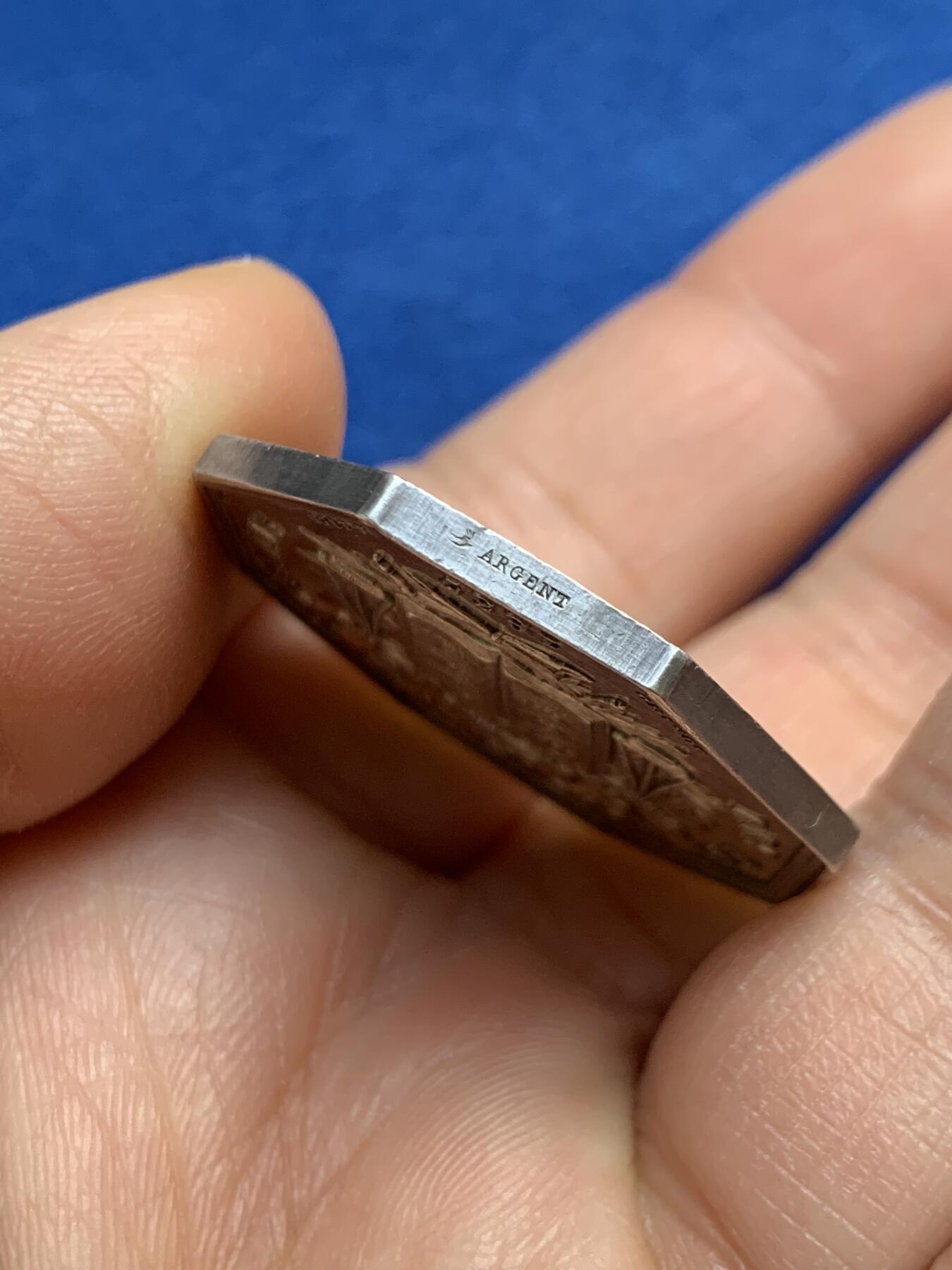 《竞宝斋》第459场 周日，周一，2场连拍 （全场包邮）欢迎送拍 1837法国维埃纳省公证人八角银质代币，15.88g，32.3mm，1842-1845船首边铭