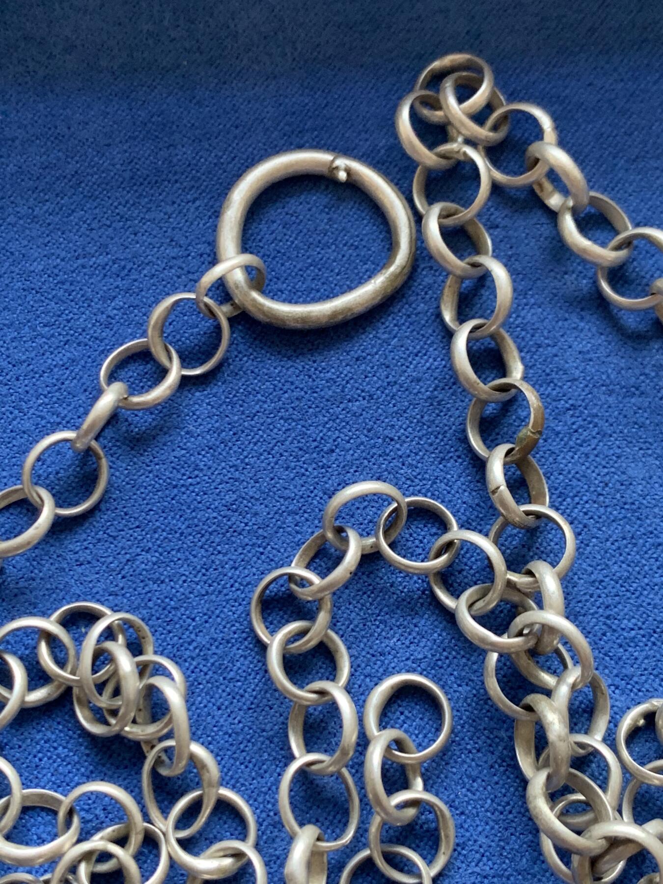 《竞宝斋》第459场 周日，周一，2场连拍 （全场包邮）欢迎送拍 早期手工银链一条 925银 重约43.75克 配一把铜质挂锁（约6克）