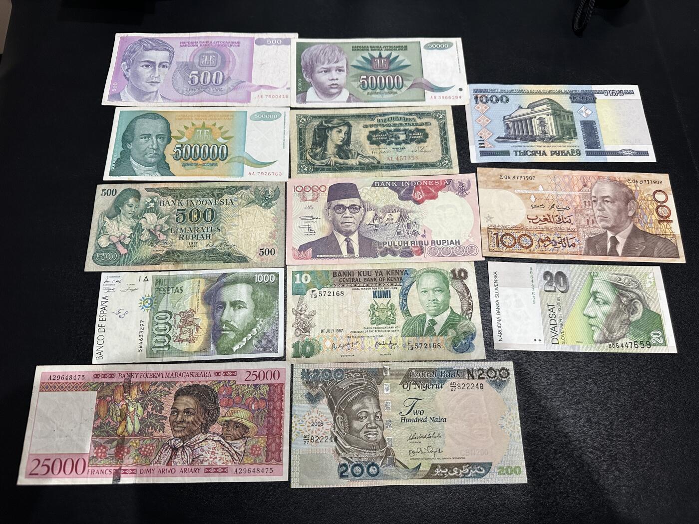 《外钞收藏家》第六百零三期（精选场）（本平台长期征集拍品、欢迎藏友们联系合作） 马达加斯加、西班牙、印尼等13张一起 非全新 品相如图