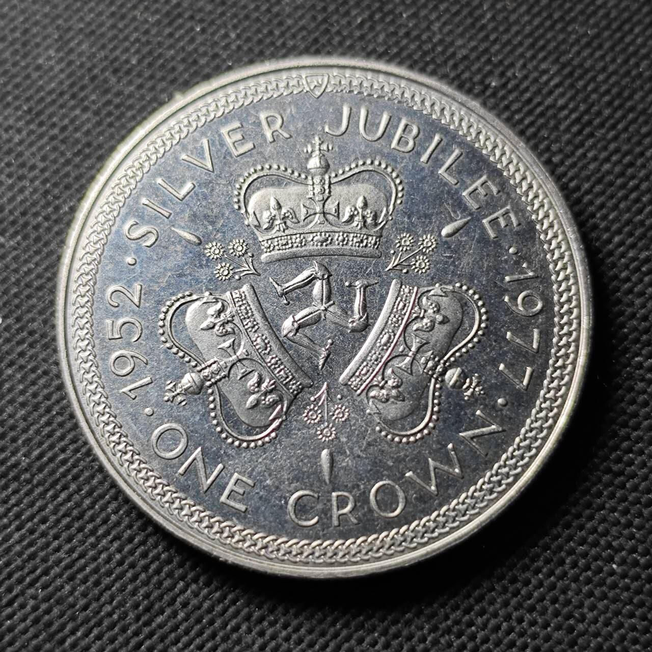 KK钱币收藏小铺  第400期  百期特拍（四拍之四）2月预留时间 周末发货  马恩岛1977年1克朗 女王登基25周年纪念币