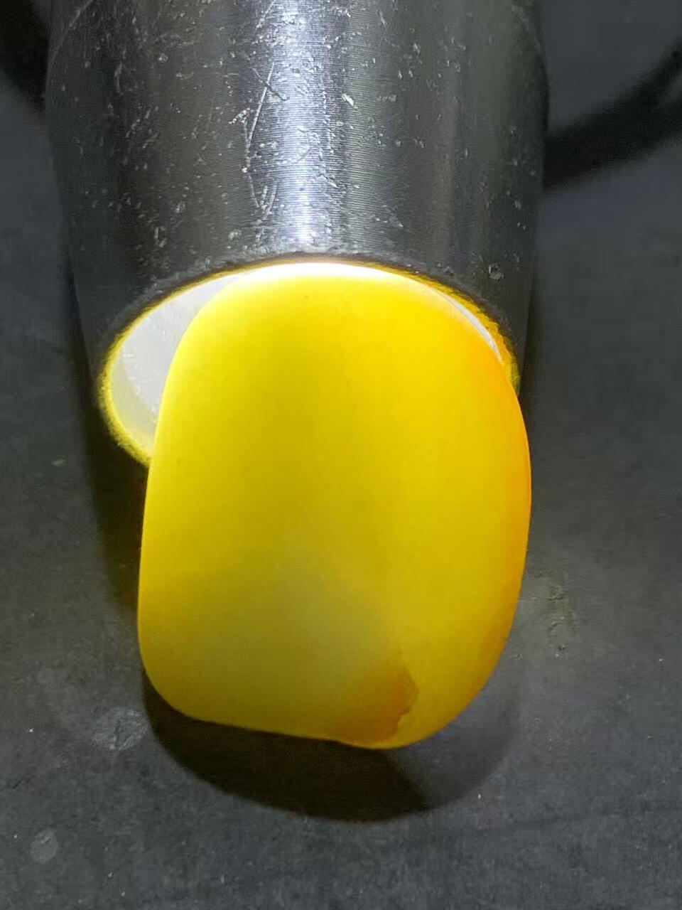 精美洒金皮和田玉独籽原石一颗，