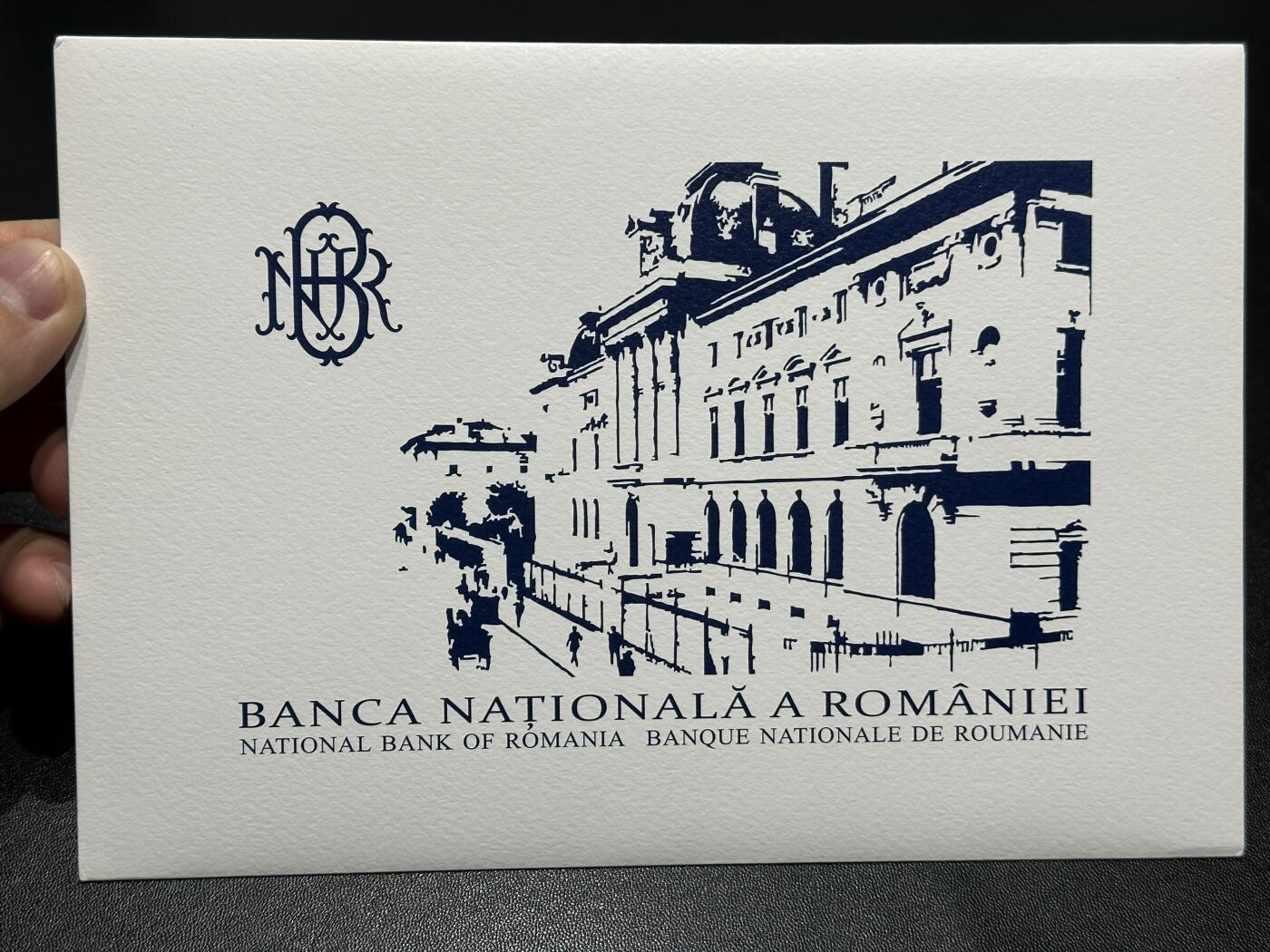 《外钞收藏家》第六百零三期（精选场）（本平台长期征集拍品、欢迎藏友们联系合作） 2024年罗马尼亚100雷 全新UNC 带册子