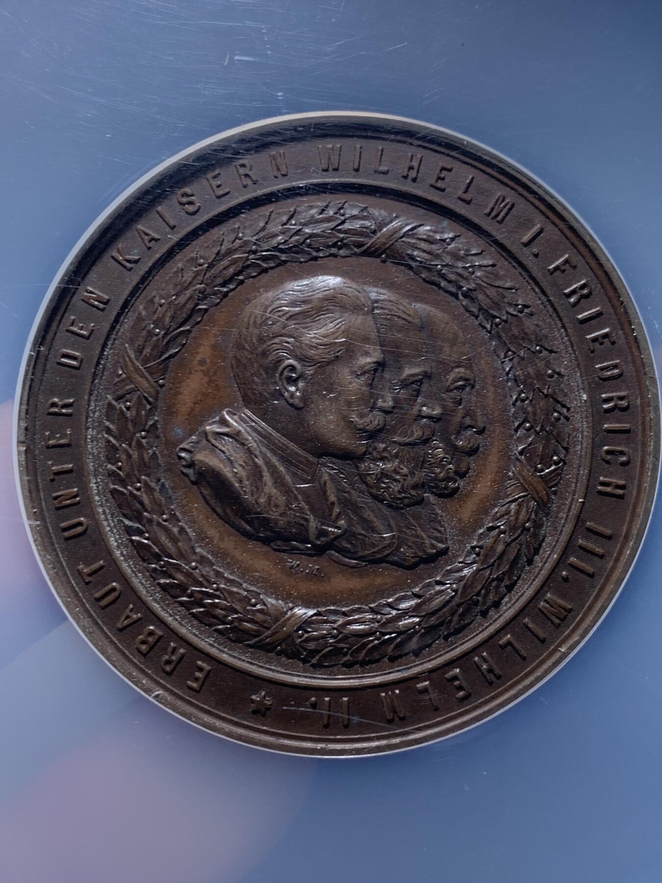 《竞宝斋》第459场 周日，周一，2场连拍 （全场包邮）欢迎送拍 NGC MS62BN 德国基尔运河纪念铜章 该河从1887年到1895年建设开通 正面威廉一世、腓特烈三世和威廉二世 加大盒