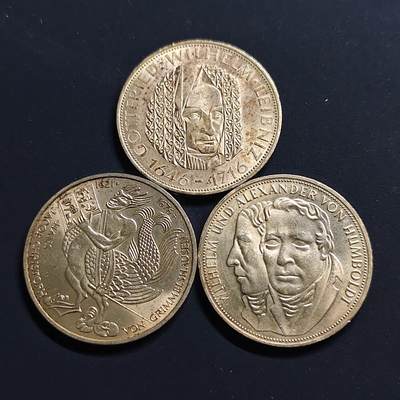 【全场包邮】纯粹捡漏拍497场-持续更新中 - 德国各年份5马克纪念银币3枚一组-1966年莱布尼兹+1967年洪堡+1976年格里梅尔斯豪森【29毫米11.2克62.5%X3枚】