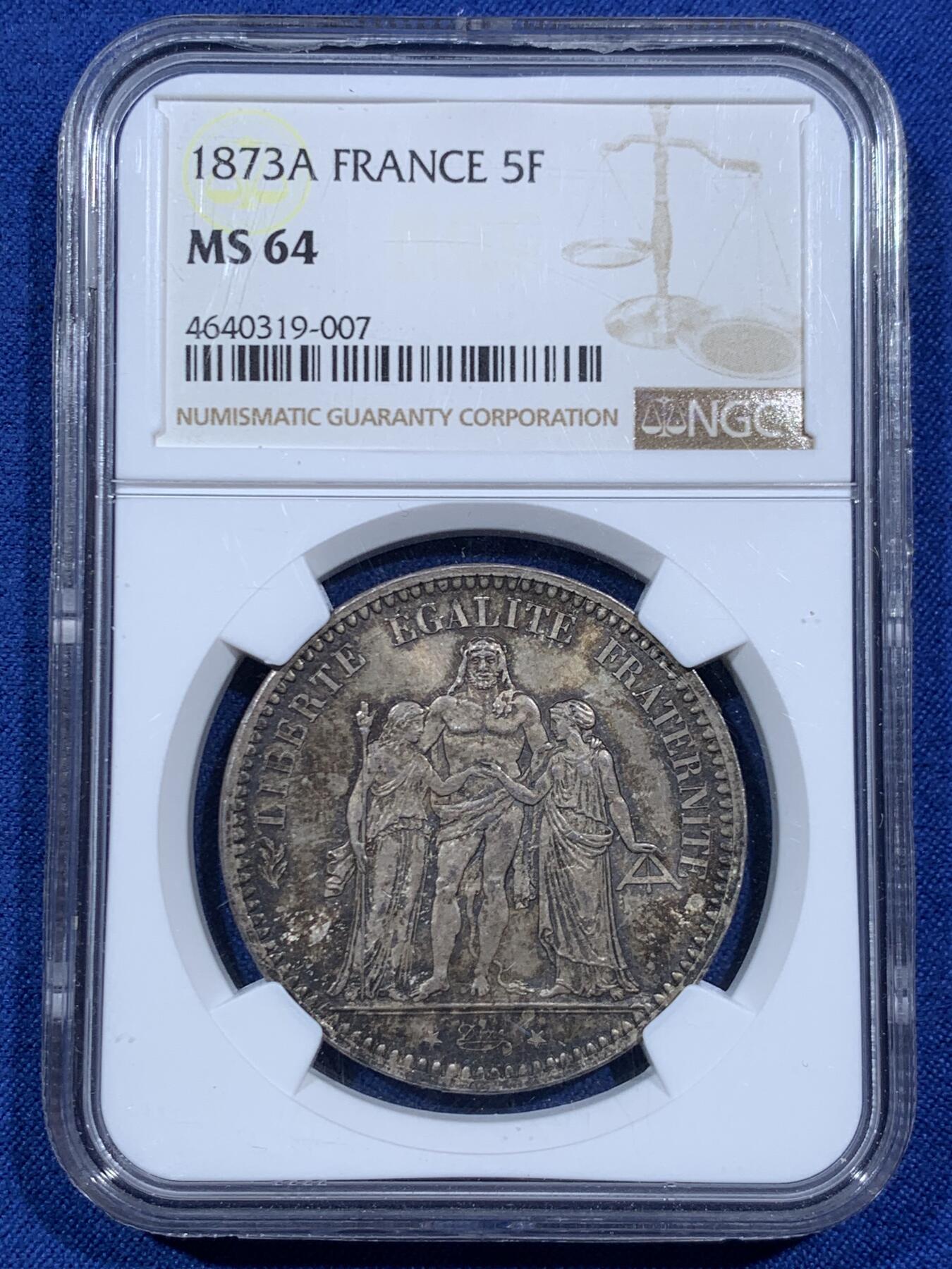 《竞宝斋》第459场 周日，周一，2场连拍 （全场包邮）欢迎送拍 NGC MS64 法国 1873年 大力神 5法郎 银币 底板强光+原味包浆 好状态的经典品种 不容错过