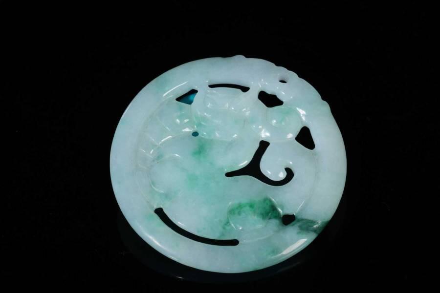 上海都达杂项专场三（全场包邮） 天然冰绿种翡翠（A货）精雕《仿古兽》挂件86-12