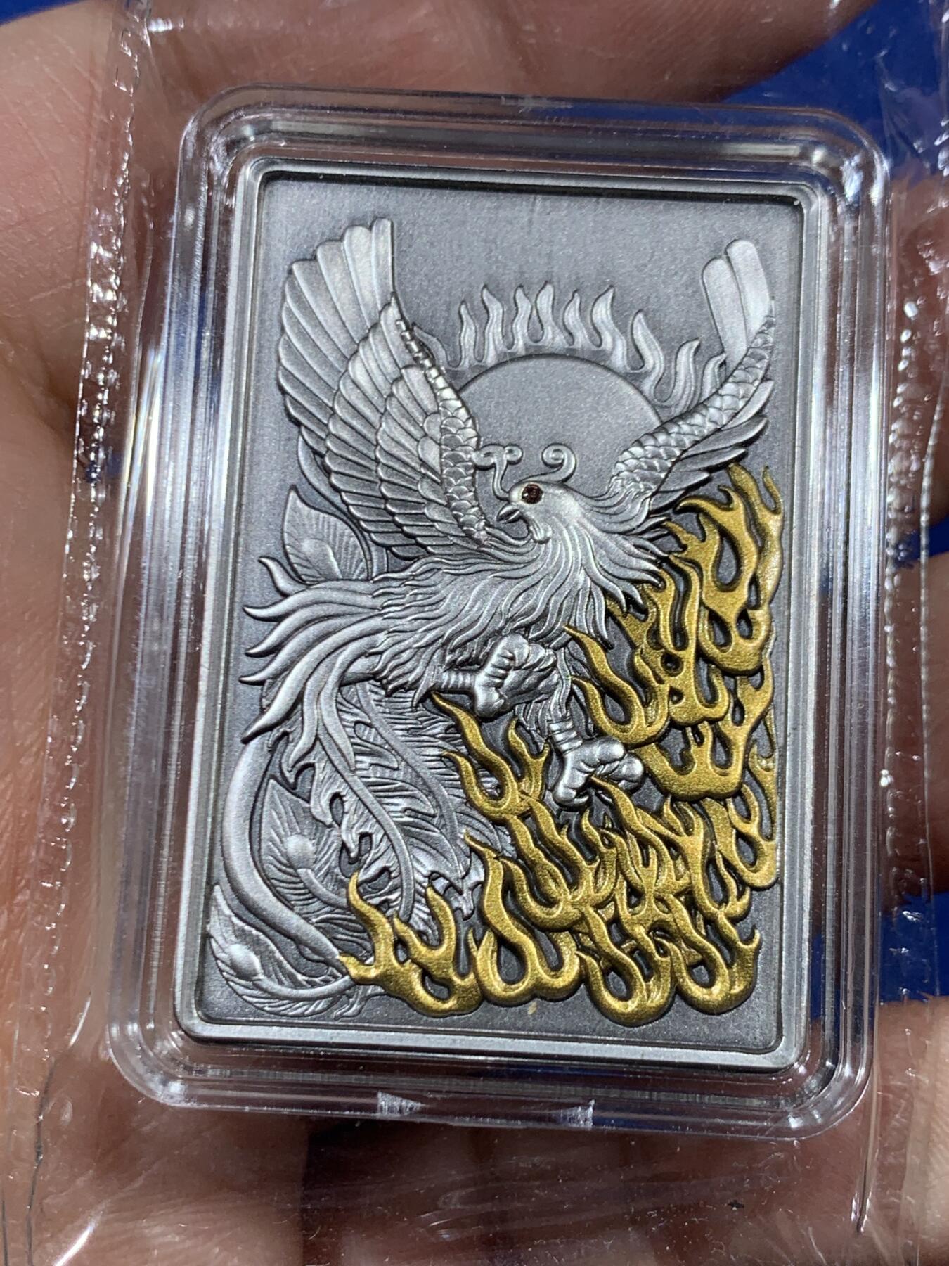 《竞宝斋》第459场 周日，周一，2场连拍 （全场包邮）欢迎送拍 两枚一组 吉祥龍鳳方型紀念章，硫化古银+纯铜，吉祥龙凤铜章（铜硫化古银），规格30*45mm，眼睛处镶嵌红宝石？，中国钱币发行，发行量999枚，有证书。