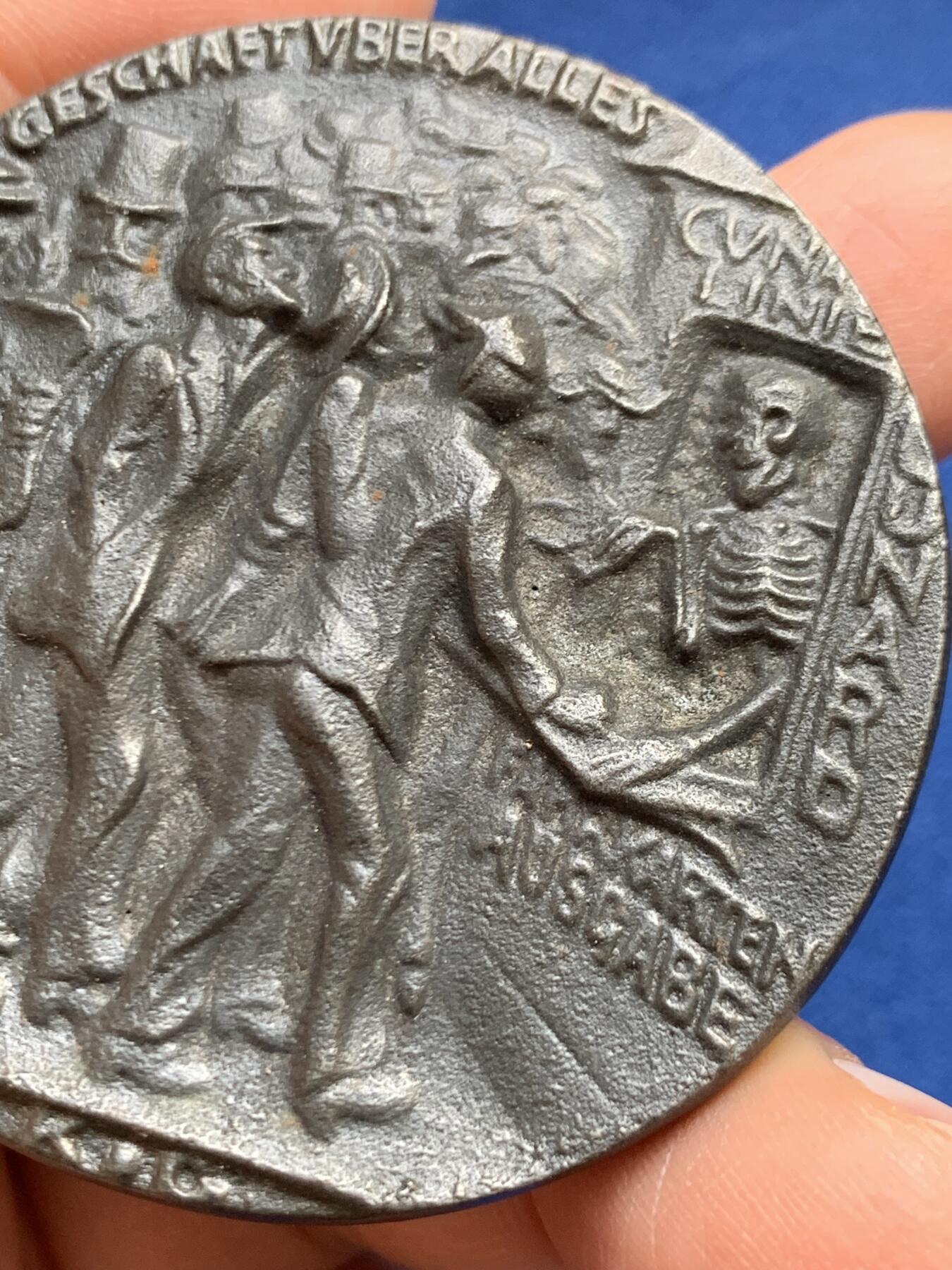 《竞宝斋》第459场 周日，周一，2场连拍 （全场包邮）欢迎送拍 德国 1915 死亡船票 铸铁章 卡尔歌茨作品 78.1克 55.2mm 铁章有这个品相不易