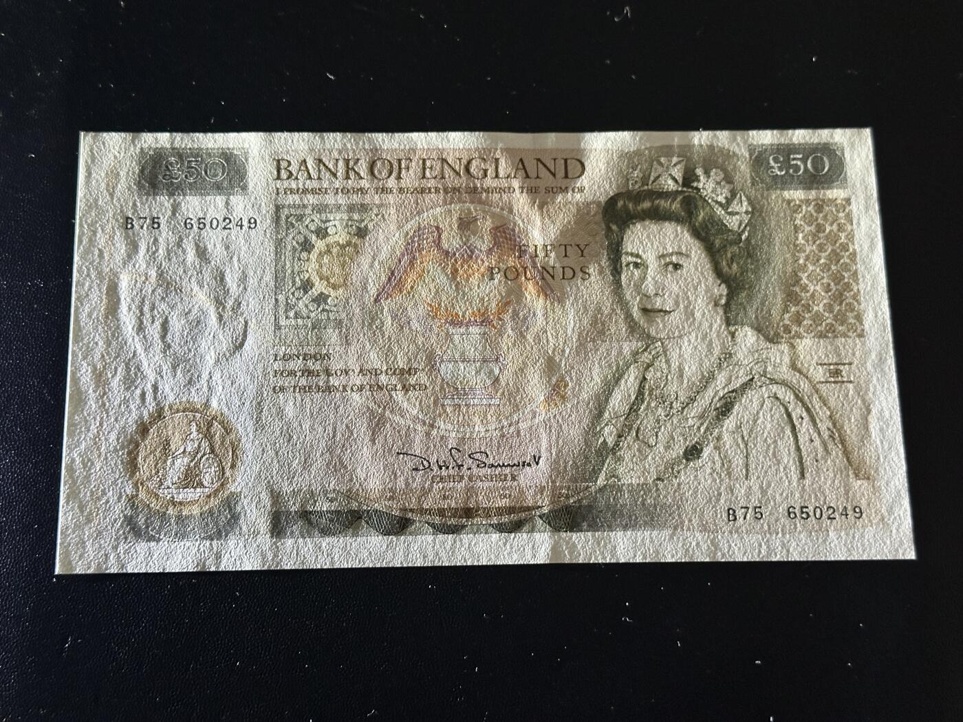 《外钞收藏家》第六百零三期（精选场）（本平台长期征集拍品、欢迎藏友们联系合作） 英国D序列50镑 全新UNC